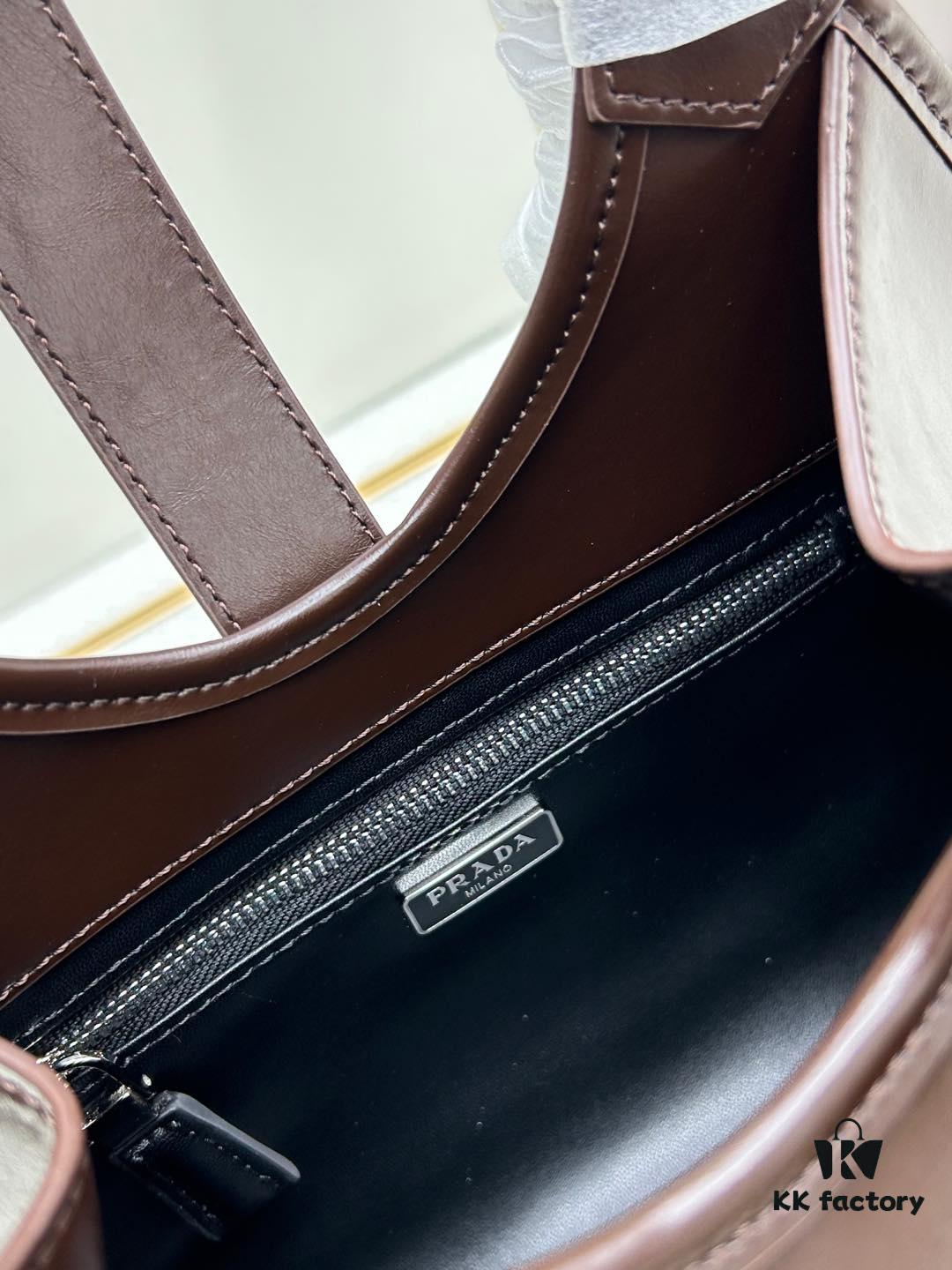 6930bbe26e68136f4d9ae94f PRADA Counter New Arrival (All-Leather Series) Original Order Quality with Matching Hardware Full-Grain Oil-Waxed Cowhide Shoulder Bag