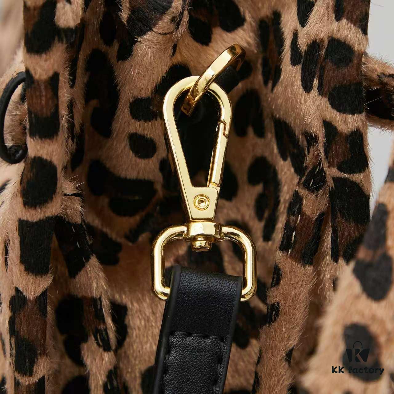 6930bc536e68136f4d9aea26 24fw Autumn-Winter Prada Arrives with Sophisticated Alpaca Brown Tones