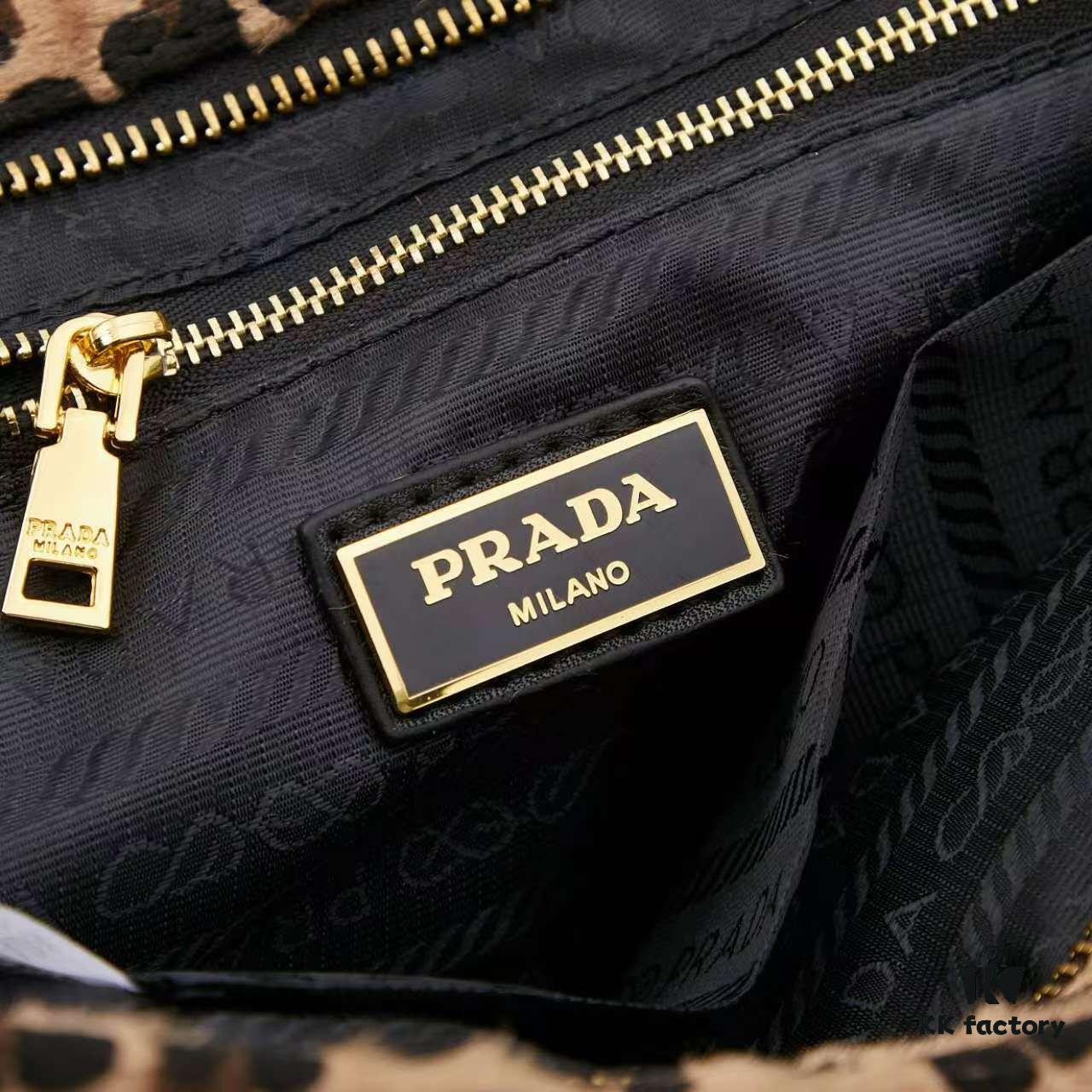 6930bc556e68136f4d9aea28 24fw Autumn-Winter Prada Arrives with Sophisticated Alpaca Brown Tones