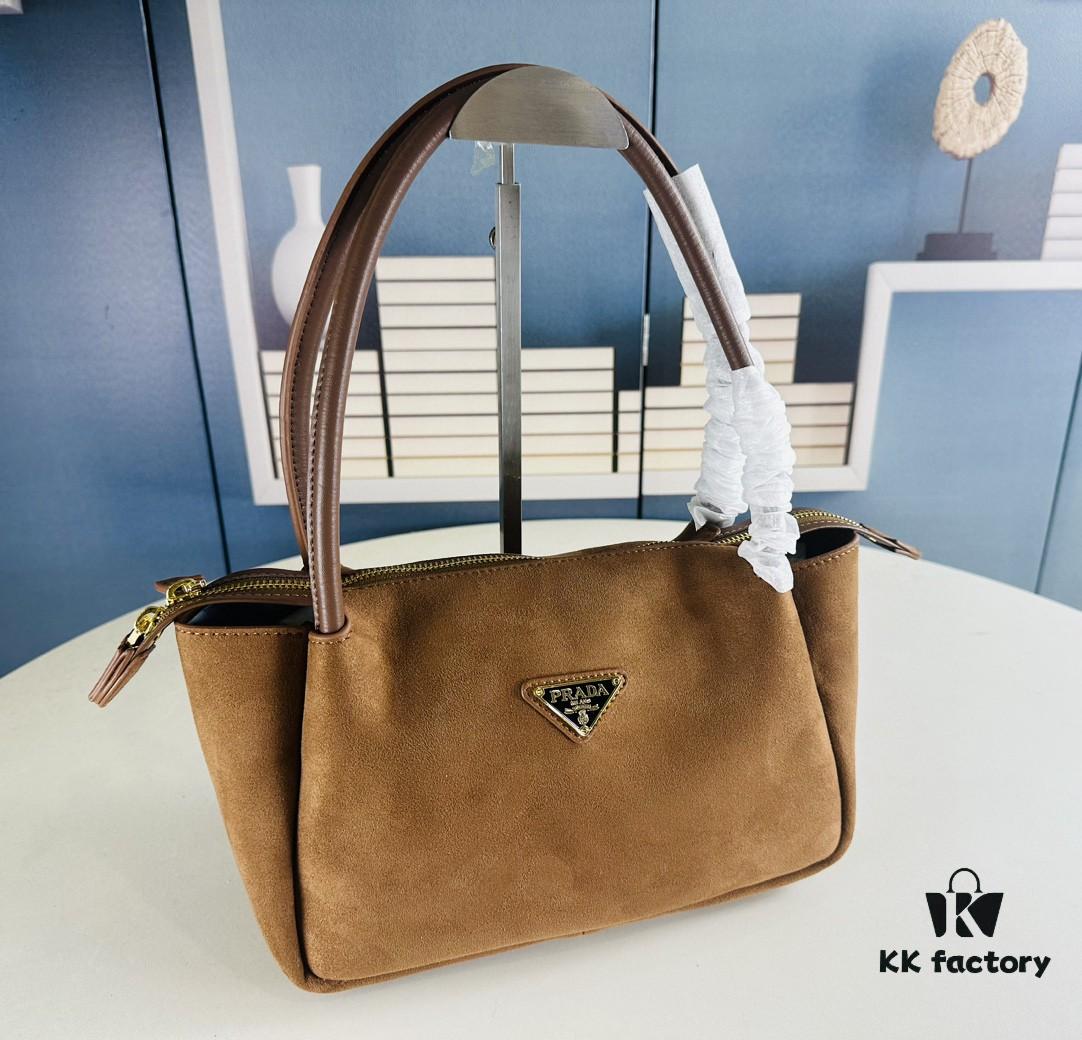 6930bc596e68136f4d9aea31 New Arrival Autumn-Winter Prada FW Collection – Sophisticated Brown Tones Exude Warmth and Elegance