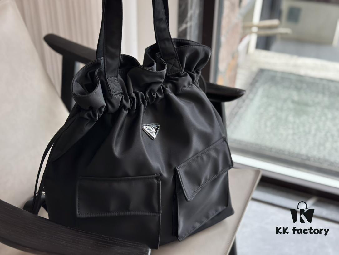 6930bc956e68136f4d9aea95 Prada Classic Shopping Bag - New Arrival