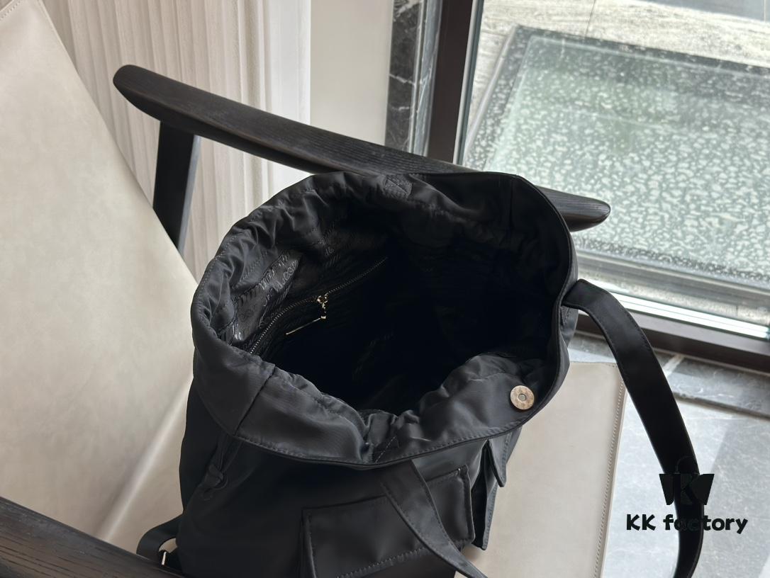 6930bc9a6e68136f4d9aea9e Prada Classic Shopping Bag - New Arrival
