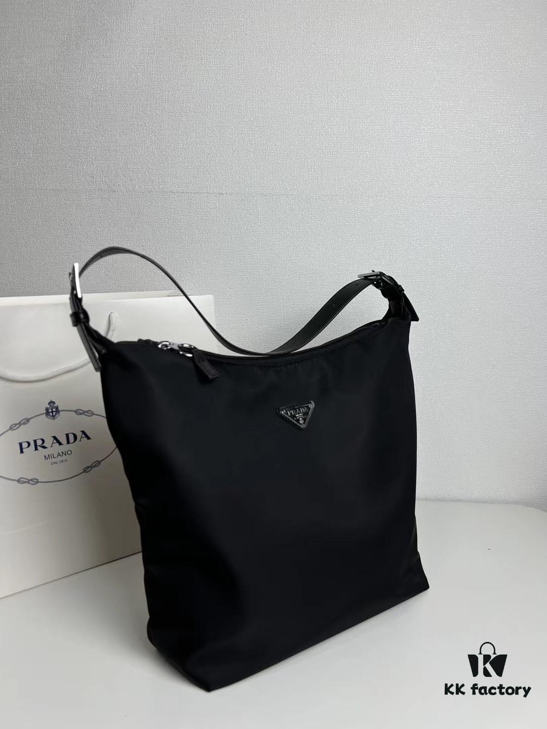 6930bc9f6e68136f4d9aeaa8 Prada Hobo Vintage Shoulder Bag, 28*30cm