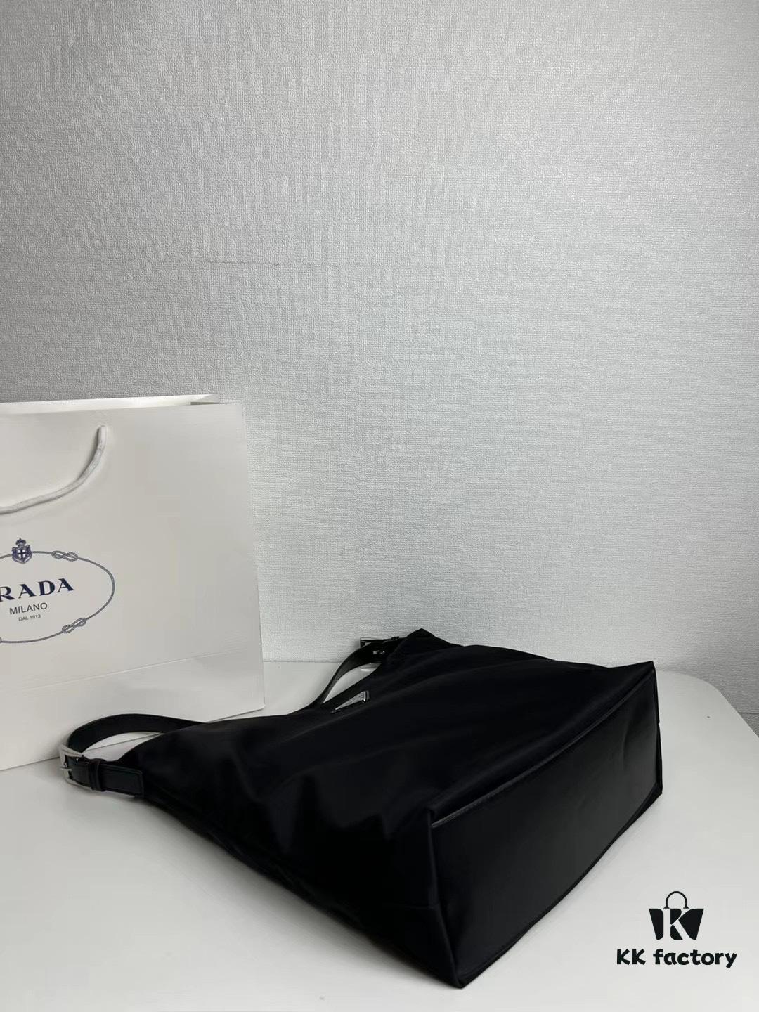 6930bca06e68136f4d9aeaac Prada Hobo Vintage Shoulder Bag, 28*30cm