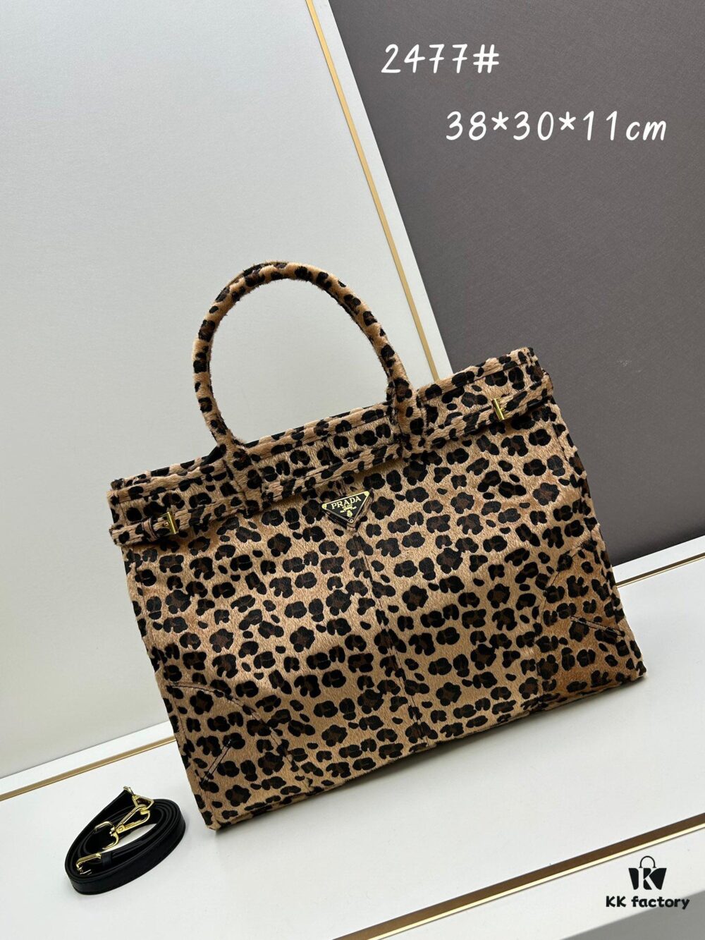 6930bca86e68136f4d9aeab8 24fw Autumn-Winter Prada Arrives with Sophisticated Alpaca Brown Tones