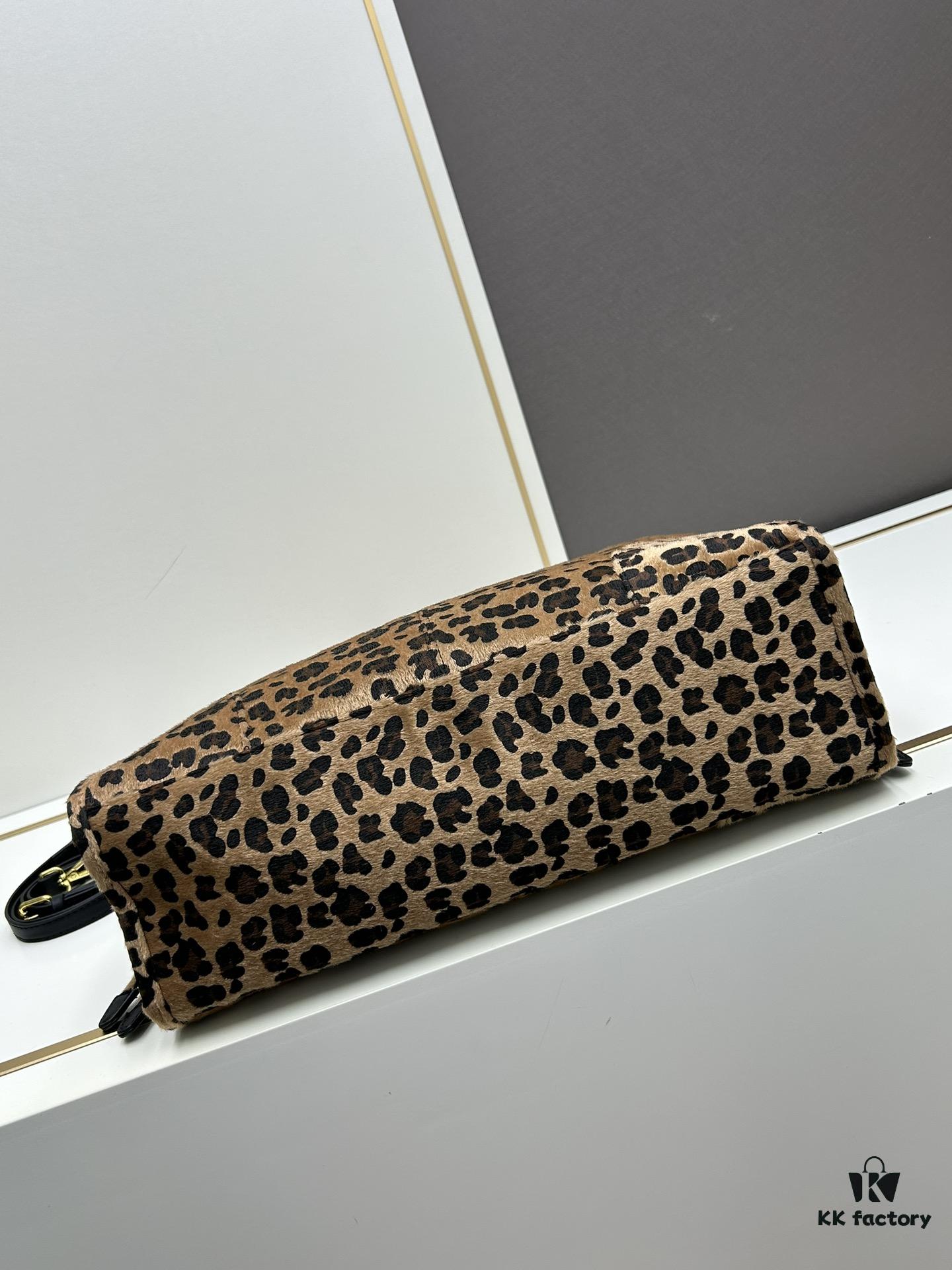 6930bcac6e68136f4d9aeabc 24fw Autumn-Winter Prada Arrives with Sophisticated Alpaca Brown Tones