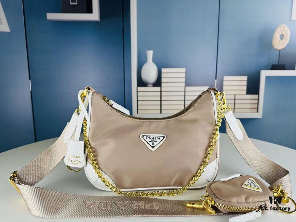 6930bcc86e68136f4d9aeaee PRADA Re-edition 2005 Robot Charm Bag with Box
