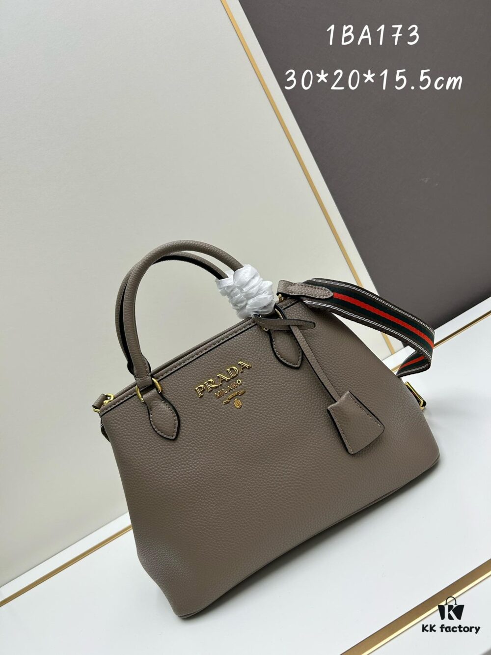 🔥High-Quality Counter Stock🔥 Prada [PRADA] Classic Retro Handbag - Large Size