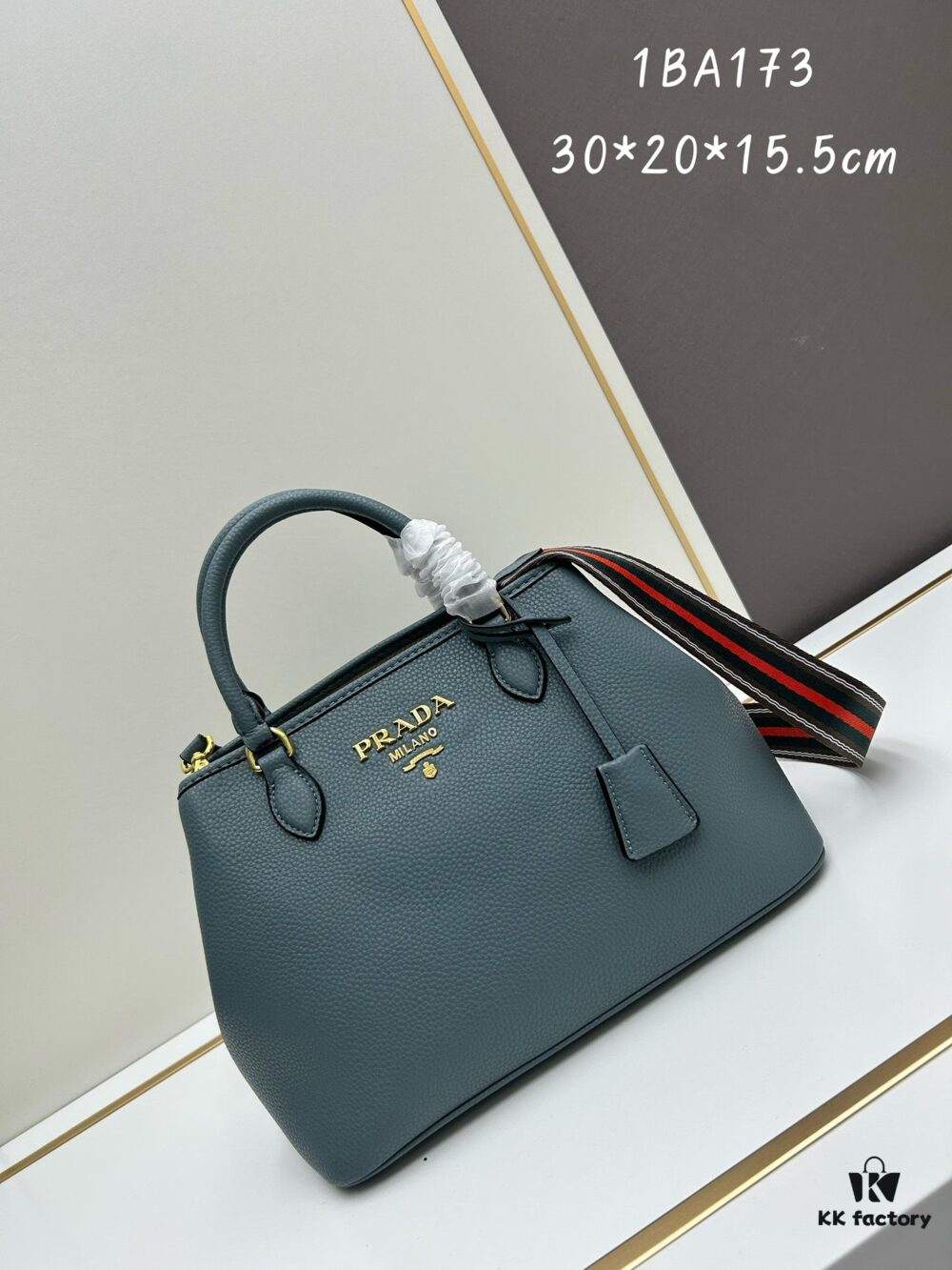 PRADA Classic Retro Handbag - Large Size, High-Quality Full-Grain Coarse Crispy Calfskin, Removable and Adjustable Strap, Multi-Way Carry (Handheld/Shoulder/Crossbody)