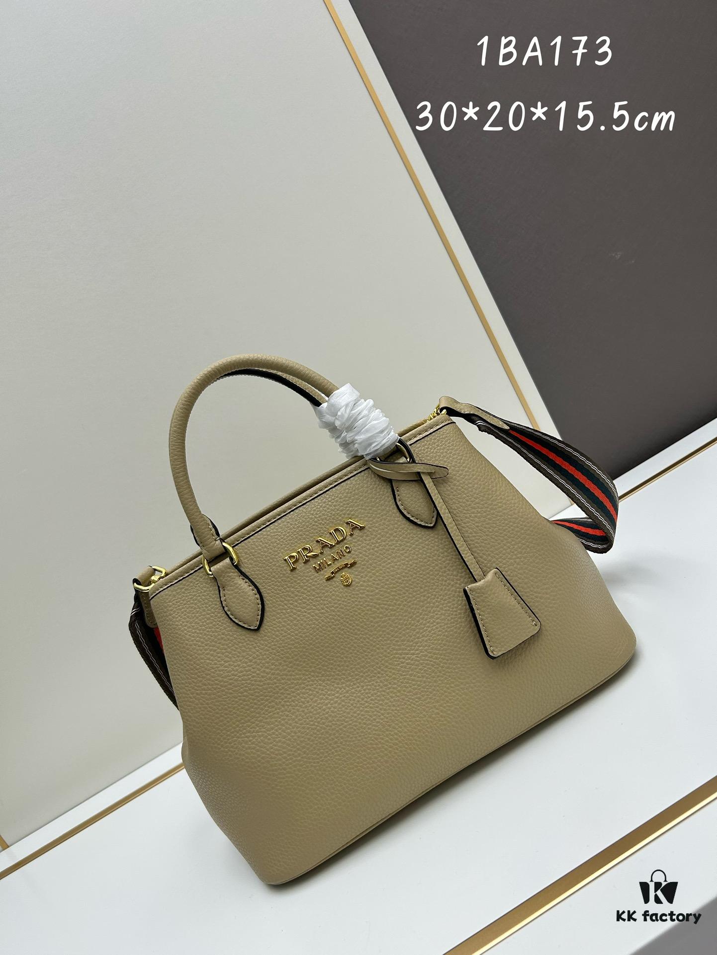 6930bd506e68136f4d9aebcf PRADA High-Quality Cabinet Classic Retro Handbag - Large Size