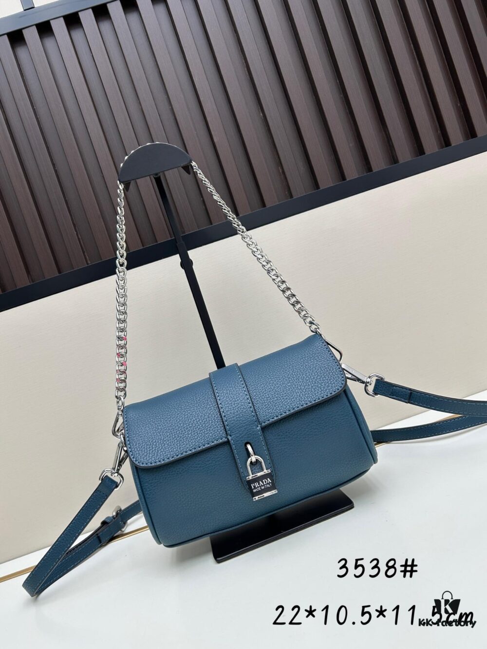 6930bd926e68136f4d9aec35 Exclusive Launch - High-Quality Prada-style Pillow Top Handle Bag, Palm Grain Leather, Smooth Oiled Edges, Soft and Thick Texture, Includes Long Strap and Chain, Can Be Worn as Shoulder or Crossbody Bag