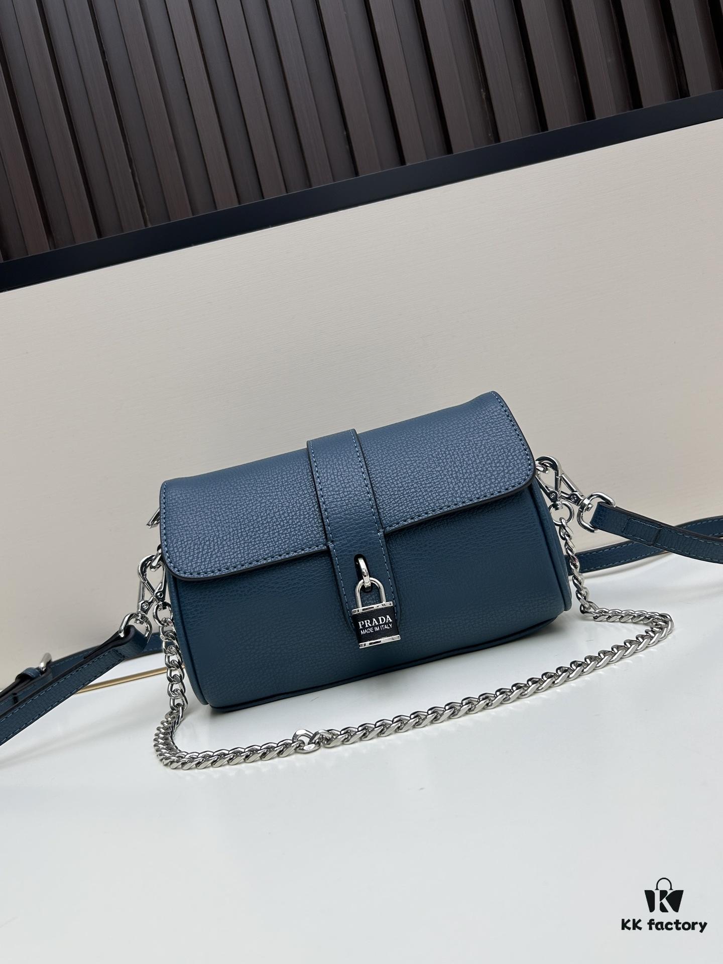 6930bd986e68136f4d9aec42 Exclusive Launch - High-Quality Prada-style Pillow Top Handle Bag, Palm Grain Leather, Smooth Oiled Edges, Soft and Thick Texture, Includes Long Strap and Chain, Can Be Worn as Shoulder or Crossbody Bag
