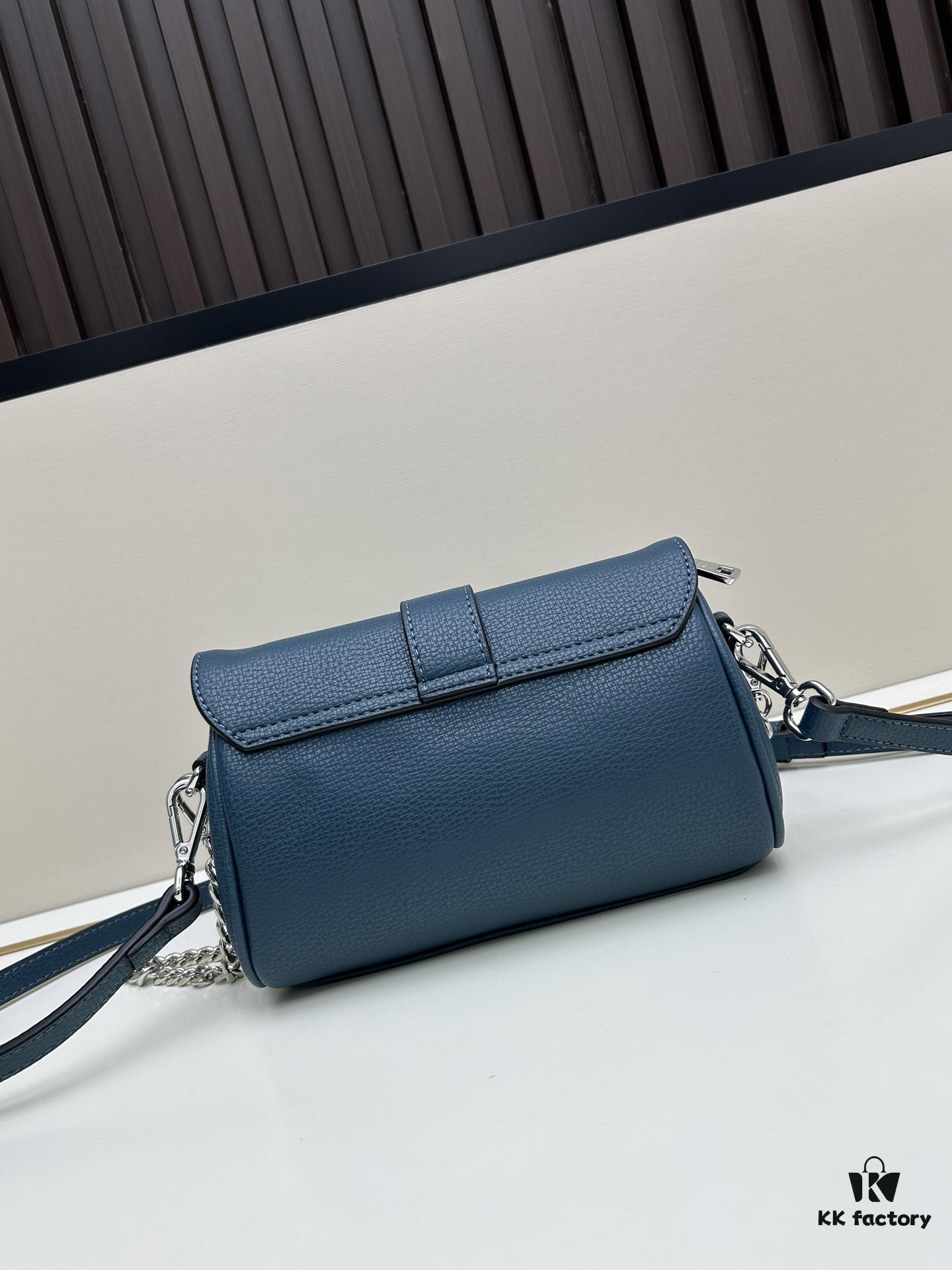 6930bd996e68136f4d9aec43 Exclusive Launch - High-Quality Prada-style Pillow Top Handle Bag, Palm Grain Leather, Smooth Oiled Edges, Soft and Thick Texture, Includes Long Strap and Chain, Can Be Worn as Shoulder or Crossbody Bag