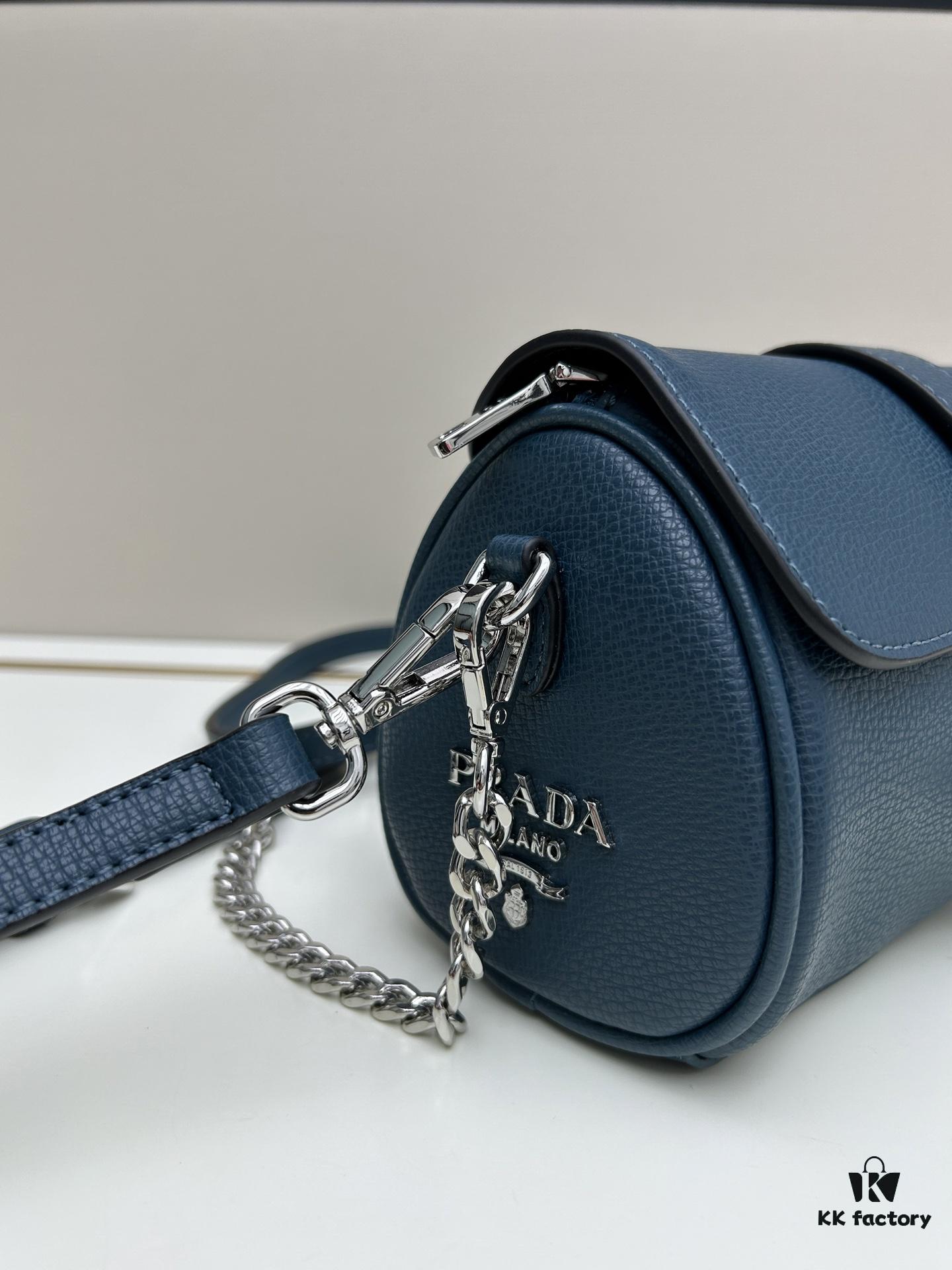 6930bd9c6e68136f4d9aec46 Exclusive Launch - High-Quality Prada-style Pillow Top Handle Bag, Palm Grain Leather, Smooth Oiled Edges, Soft and Thick Texture, Includes Long Strap and Chain, Can Be Worn as Shoulder or Crossbody Bag