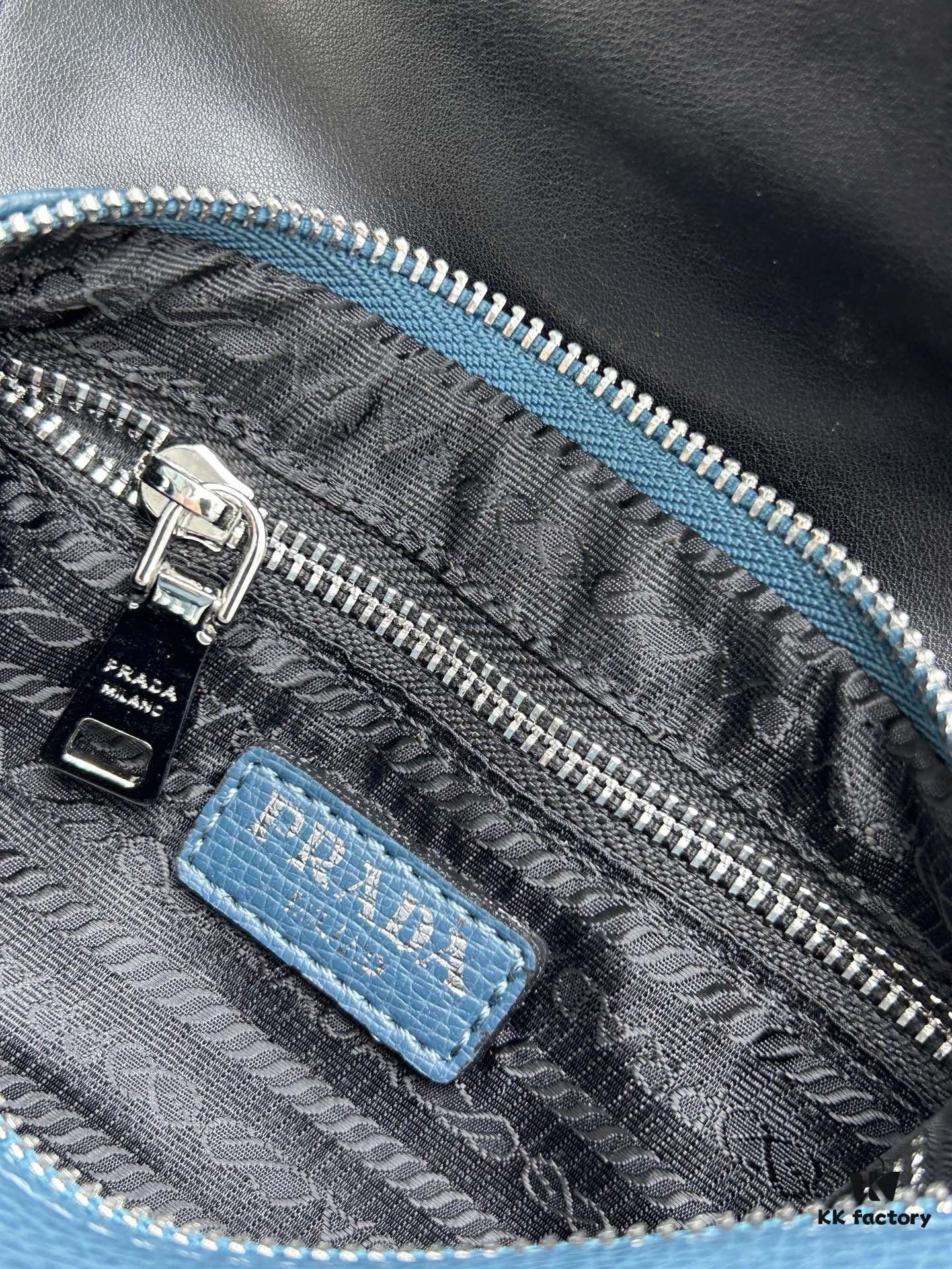 6930bd9c6e68136f4d9aec48 Exclusive Launch - High-Quality Prada-style Pillow Top Handle Bag, Palm Grain Leather, Smooth Oiled Edges, Soft and Thick Texture, Includes Long Strap and Chain, Can Be Worn as Shoulder or Crossbody Bag