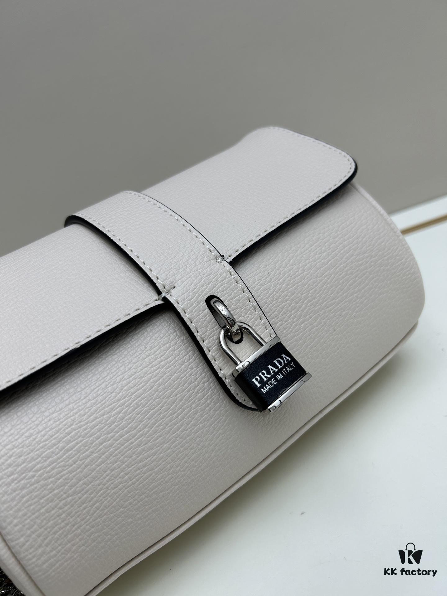 6930bda16e68136f4d9aec51 Exclusive Launch - High-Quality Prada-style Lock Bag, Palm Grain Leather, Soft and Thick Texture