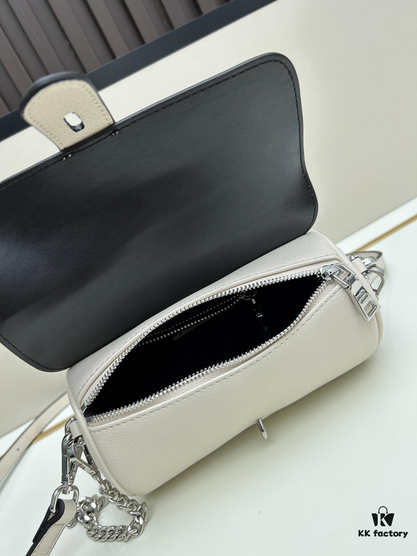 6930bda36e68136f4d9aec55 Exclusive Launch - High-Quality Prada-style Lock Bag, Palm Grain Leather, Soft and Thick Texture