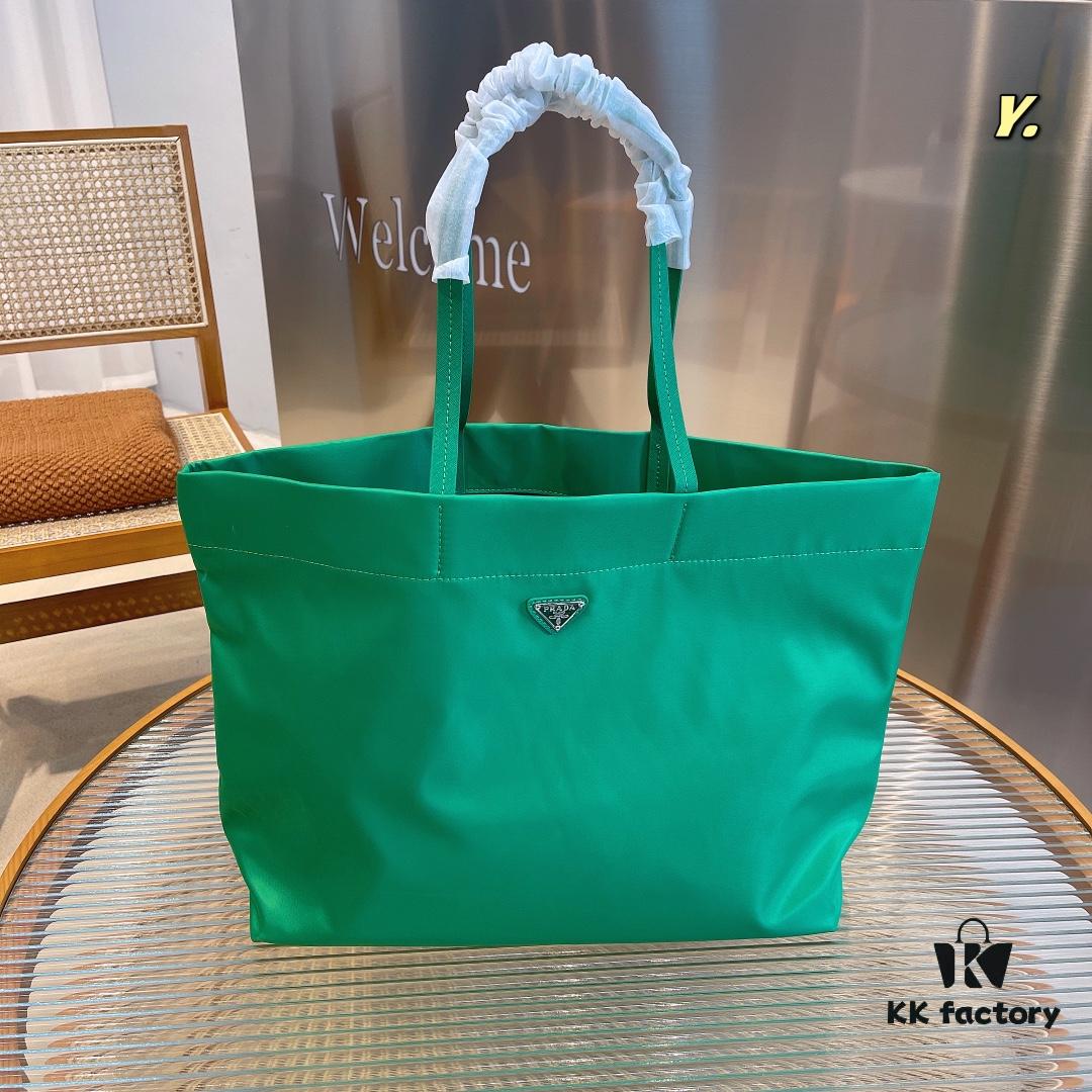 6930bdd56e68136f4d9aeca2 New Shopping Bag Prada PRADA Shopping Tote Original Quality Precision Craftsmanship Classic Bestseller Attention to Detail Combines Iconic Pattern with Classic Print Stylish and Trendy Size: 38*18*33cm Code 120015170