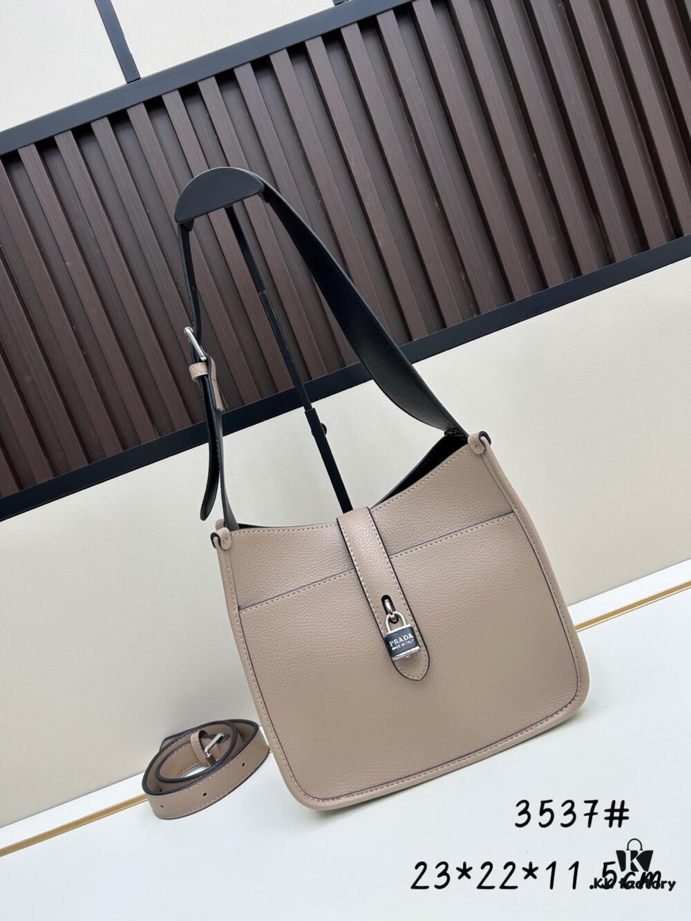 6930be076e68136f4d9aecef Exclusive Launch - High-Quality Lock Bag 2025 Fashion New Arrival Prada (PRADA) Celebrity Style