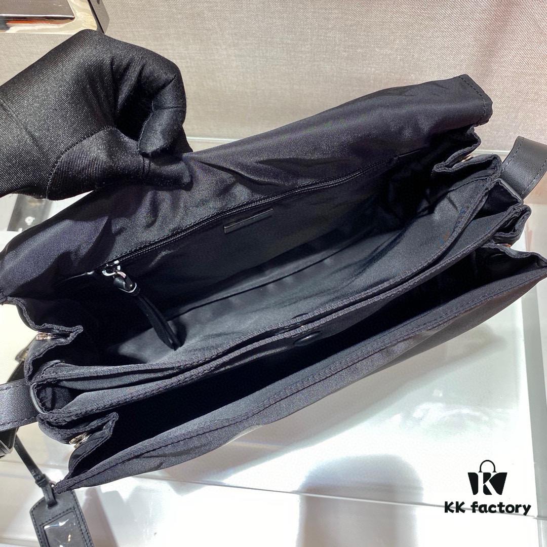 6930bed66e68136f4d9aee2a Prada New Arrival Upgrade Vintage-style Crossbody Bag Unisex 30*12*20cm