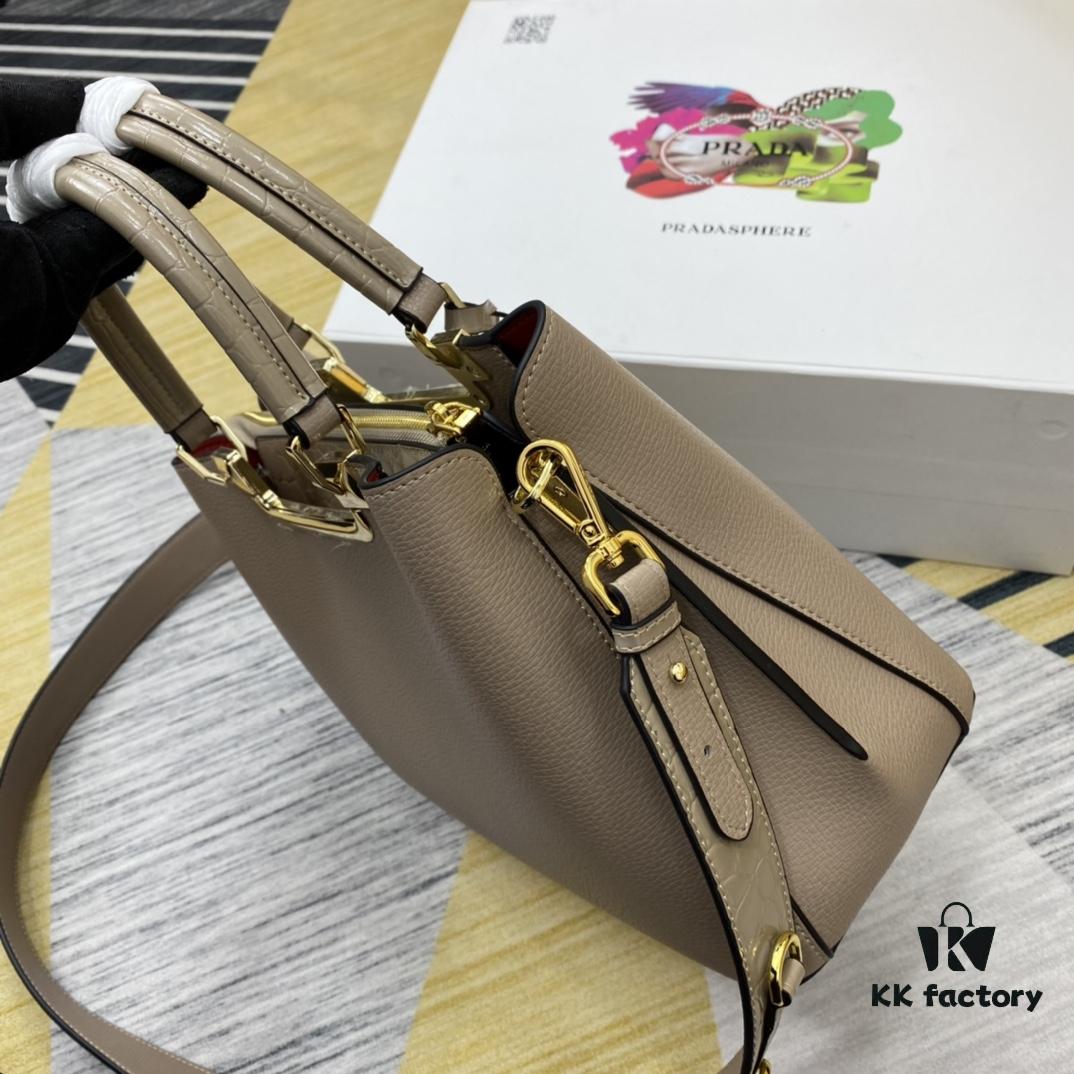 6930bee46e68136f4d9aee46 2020 New Arrival Prada Handbag Model 66152 Size 30*22*14