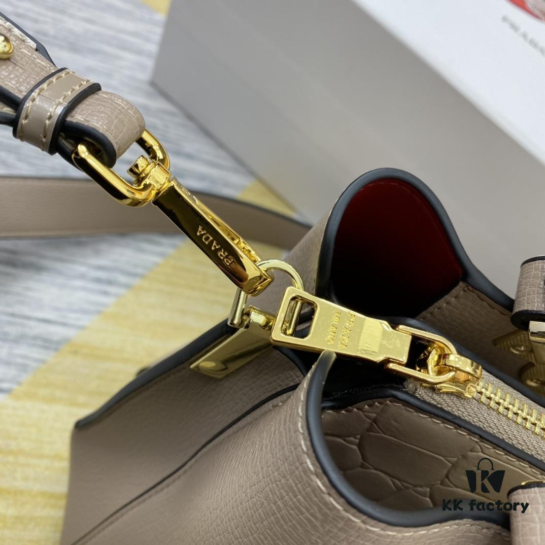 6930bee76e68136f4d9aee4a 2020 New Arrival Prada Handbag Model 66152 Size 30*22*14