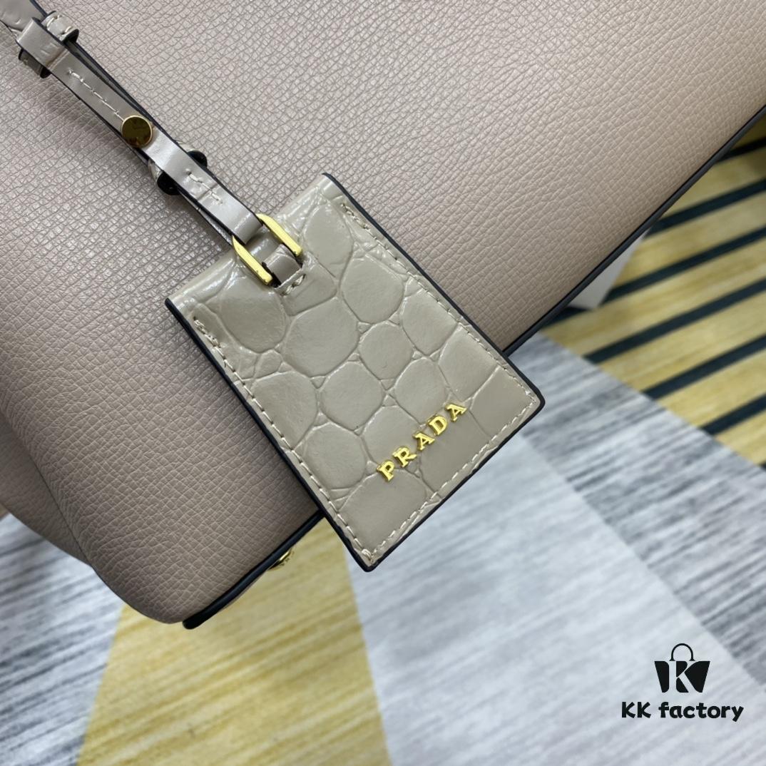 6930bee76e68136f4d9aee4c 2020 New Arrival Prada Handbag Model 66152 Size 30*22*14