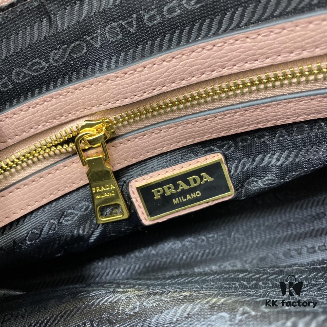 6930bef86e68136f4d9aee6e 2020 New Arrival PRADA Handbag Model 66152 Size 30*22*14