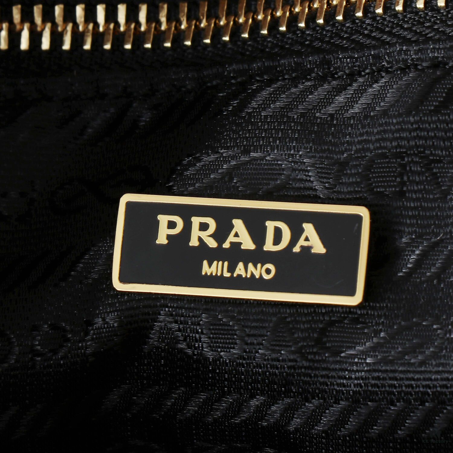 6930bf466e68136f4d9aeee6 PRADA - Latest Model Handbag / Nylon Lock Bag, Synchronized with Official Website, Made from Original Imported Waterproof Fabric with Authentic Hardware, Exquisite Craftsmanship, Comfortable Touch, OEM by 175, Original Quality, Size: 34/19.5/10cm, Model 2020