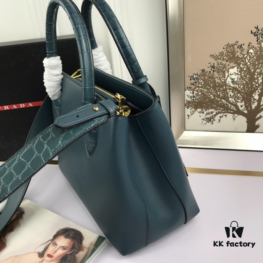 6930bfe66e68136f4d9aeff8 New Arrival☀Hot 2020 New Prada Handbag🔥💗 Model: 66153 Size: 30*24*14
