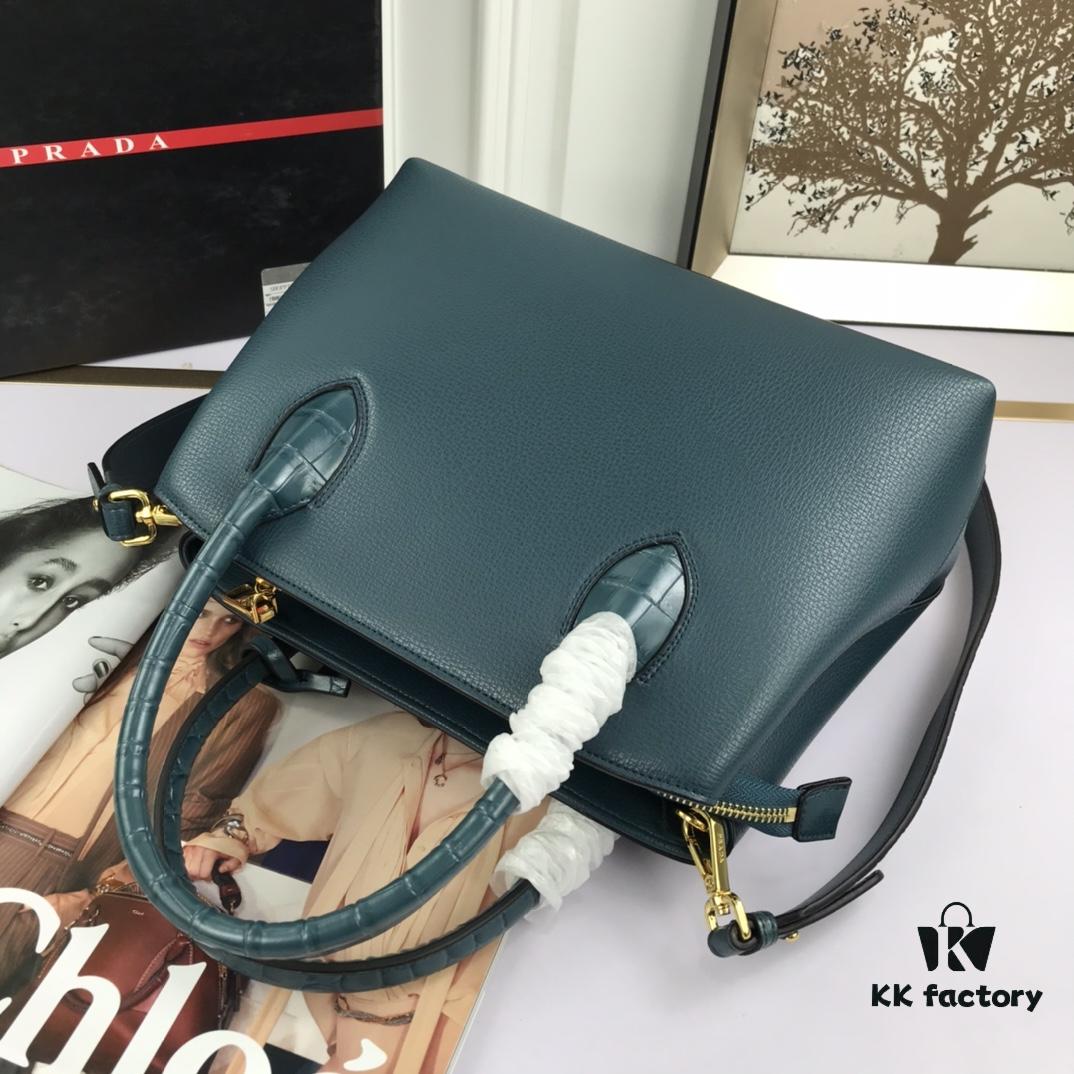 6930bfe66e68136f4d9aeff9 New Arrival☀Hot 2020 New Prada Handbag🔥💗 Model: 66153 Size: 30*24*14