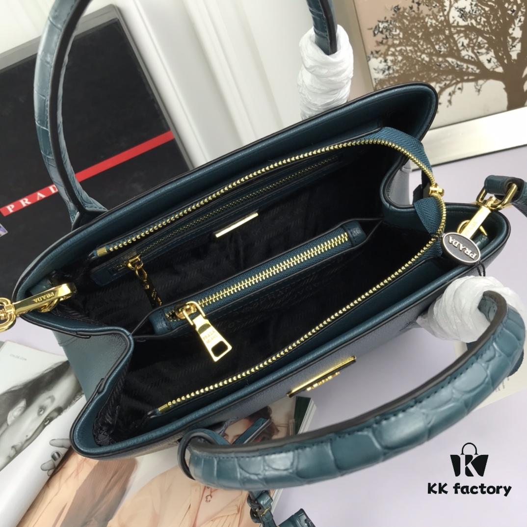 6930bfe96e68136f4d9aeffc New Arrival☀Hot 2020 New Prada Handbag🔥💗 Model: 66153 Size: 30*24*14