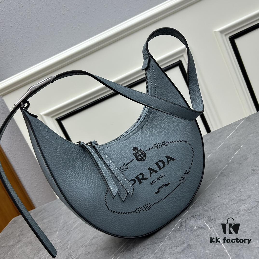 6930c01a6e68136f4d9af053 PRADA New Arrival: French Elegance Meets Winter Casual Style