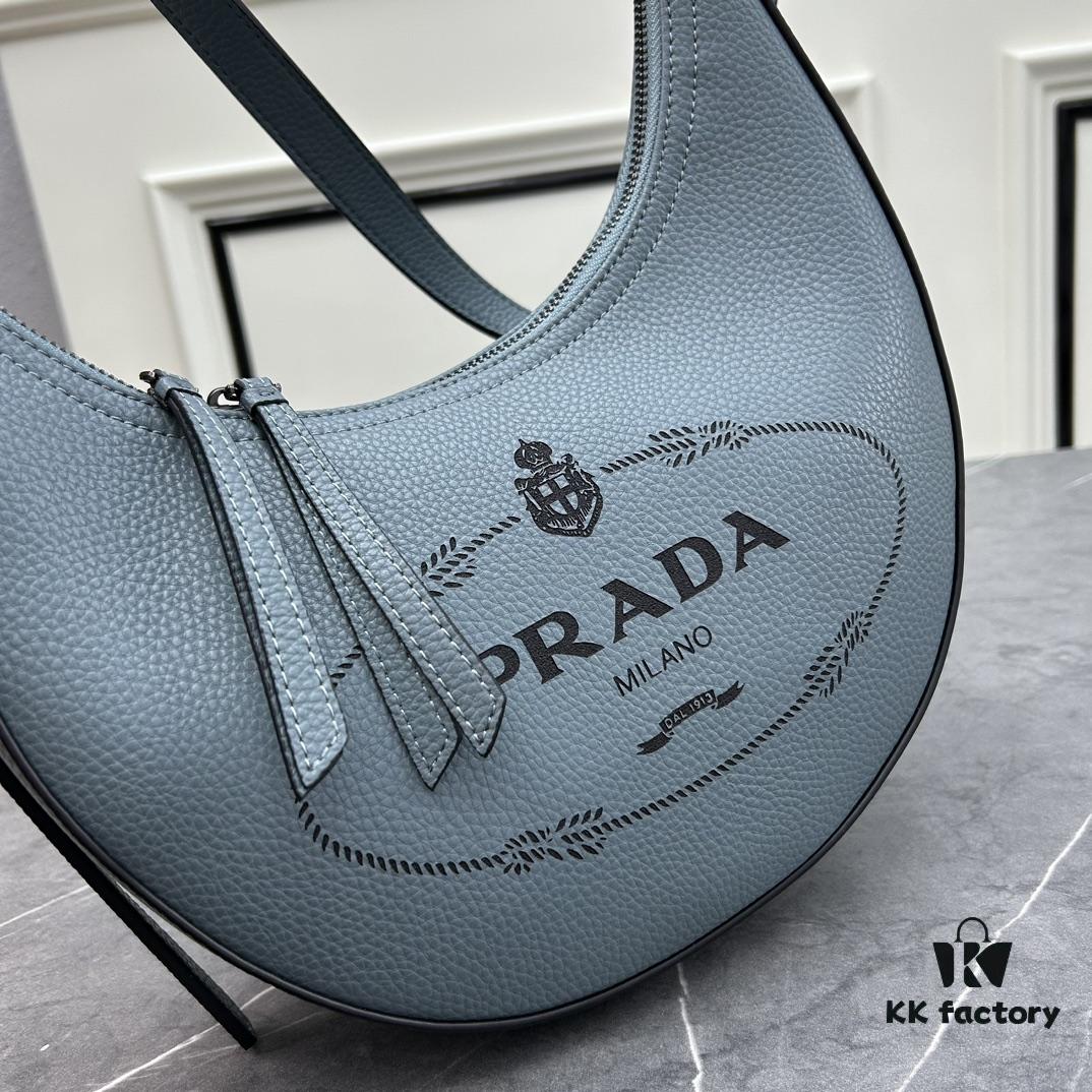 6930c01b6e68136f4d9af054 PRADA New Arrival: French Elegance Meets Winter Casual Style