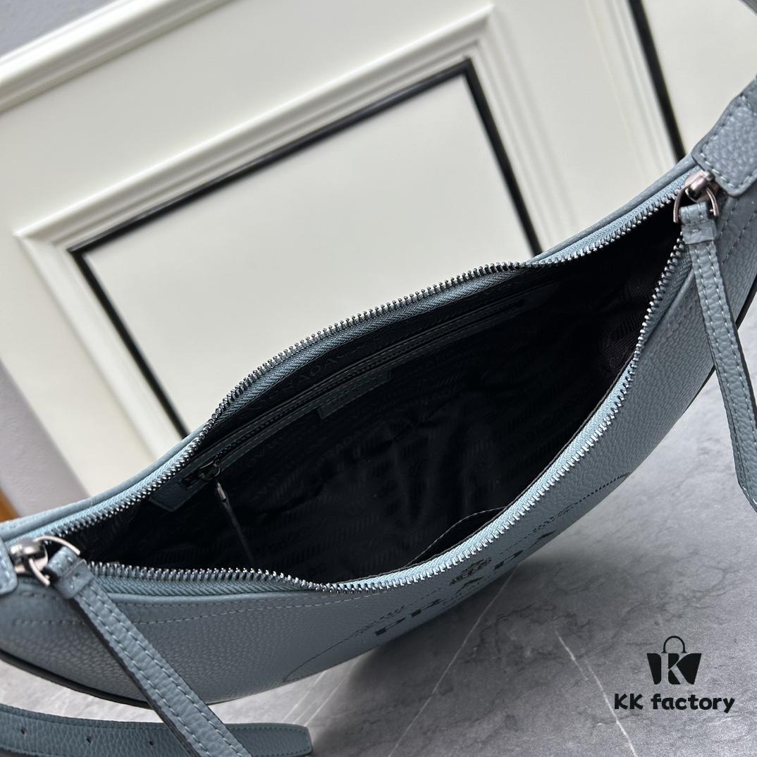 6930c01c6e68136f4d9af056 PRADA New Arrival: French Elegance Meets Winter Casual Style