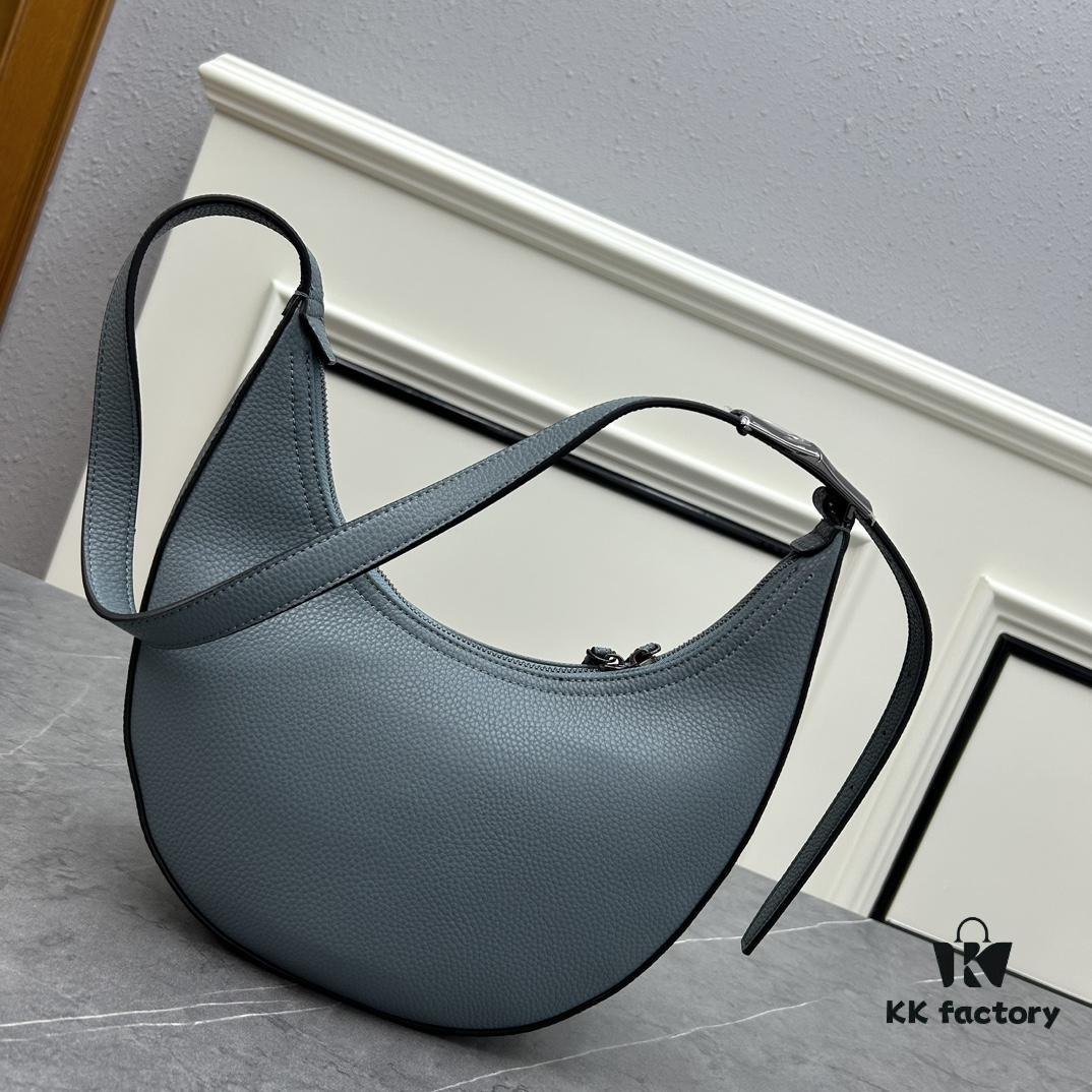 6930c01c6e68136f4d9af057 PRADA New Arrival: French Elegance Meets Winter Casual Style