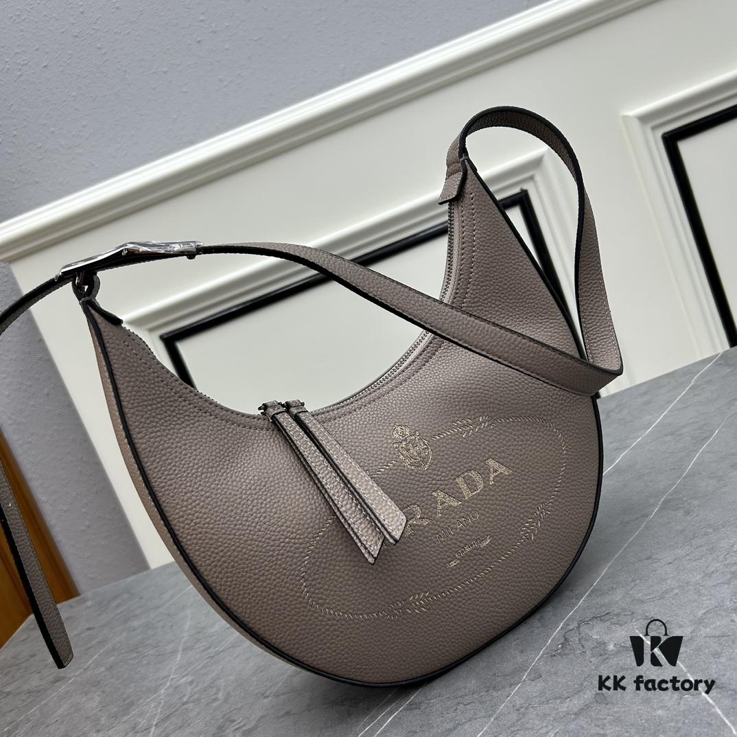 6930c01f6e68136f4d9af05a PRADA New Arrival French Elegance Winter Casual Handbag