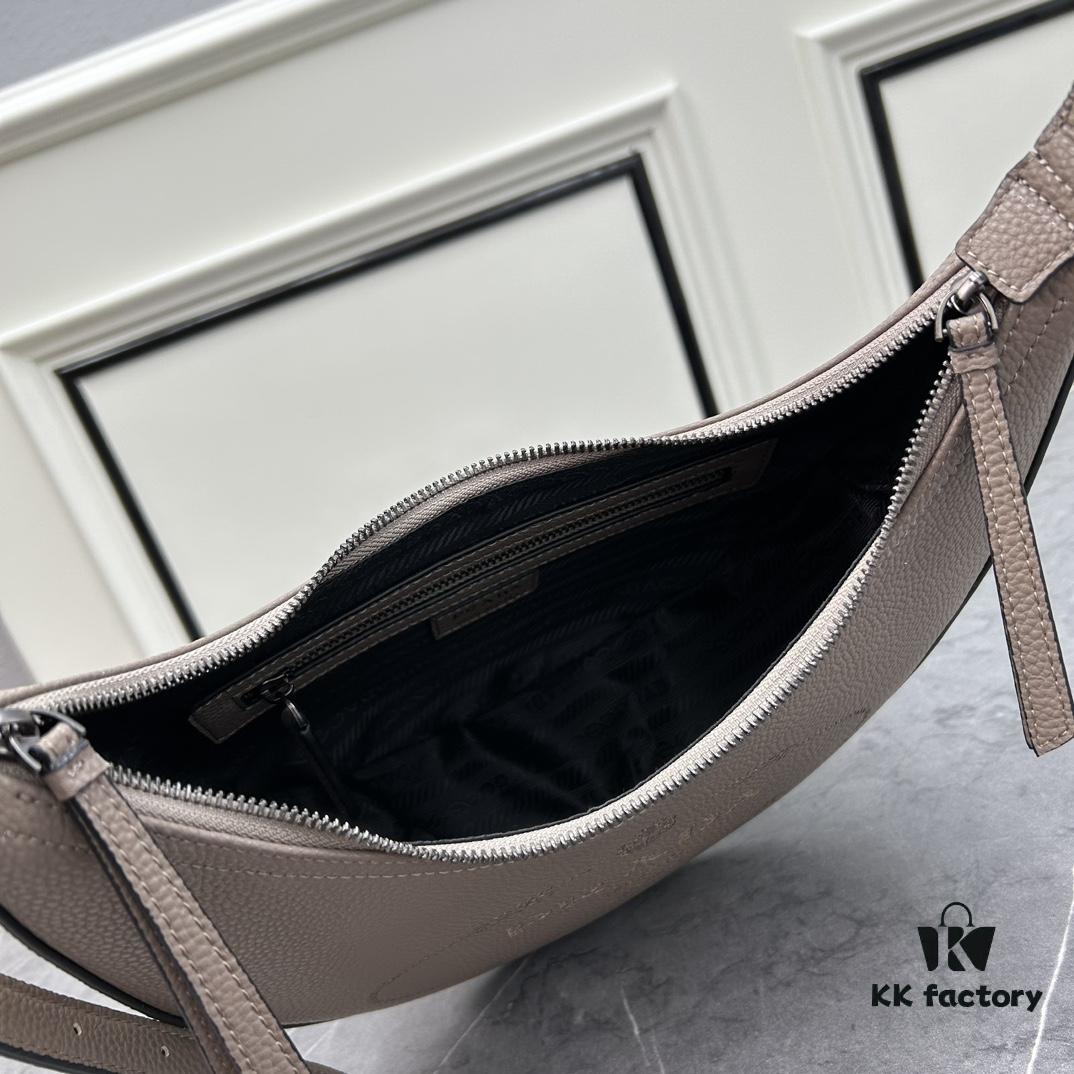 6930c0216e68136f4d9af05f PRADA New Arrival French Elegance Winter Casual Handbag