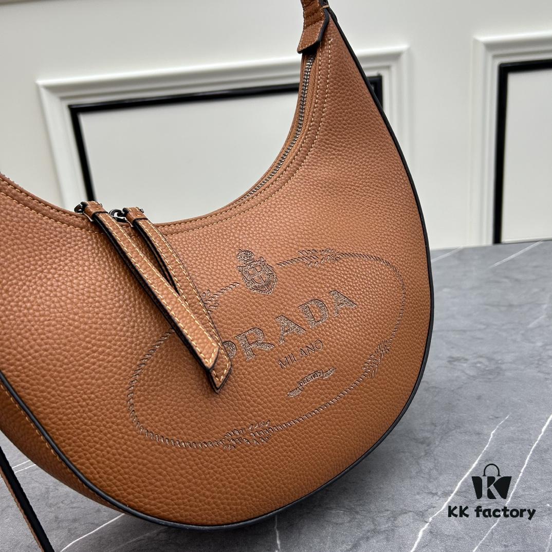 6930c0256e68136f4d9af064 PRADA New Arrival: French Elegance Meets Winter Casual Style