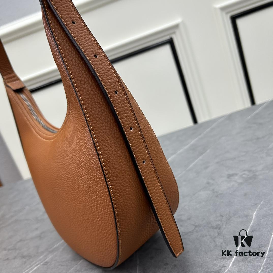 6930c0256e68136f4d9af065 PRADA New Arrival: French Elegance Meets Winter Casual Style
