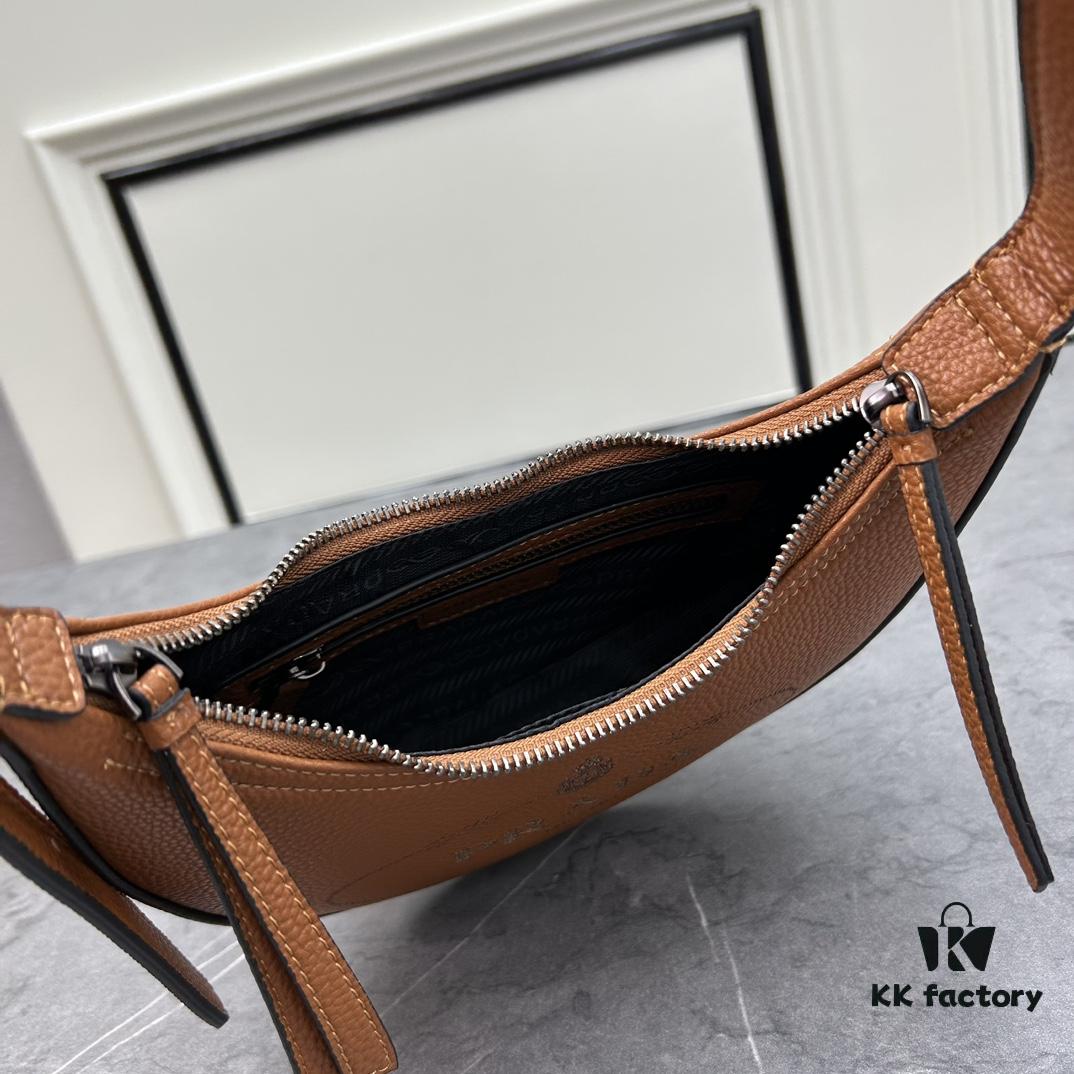 6930c0406e68136f4d9af095 PRADA New Arrival French Elegance Winter Casual Handbag - Stylish and Versatile Design