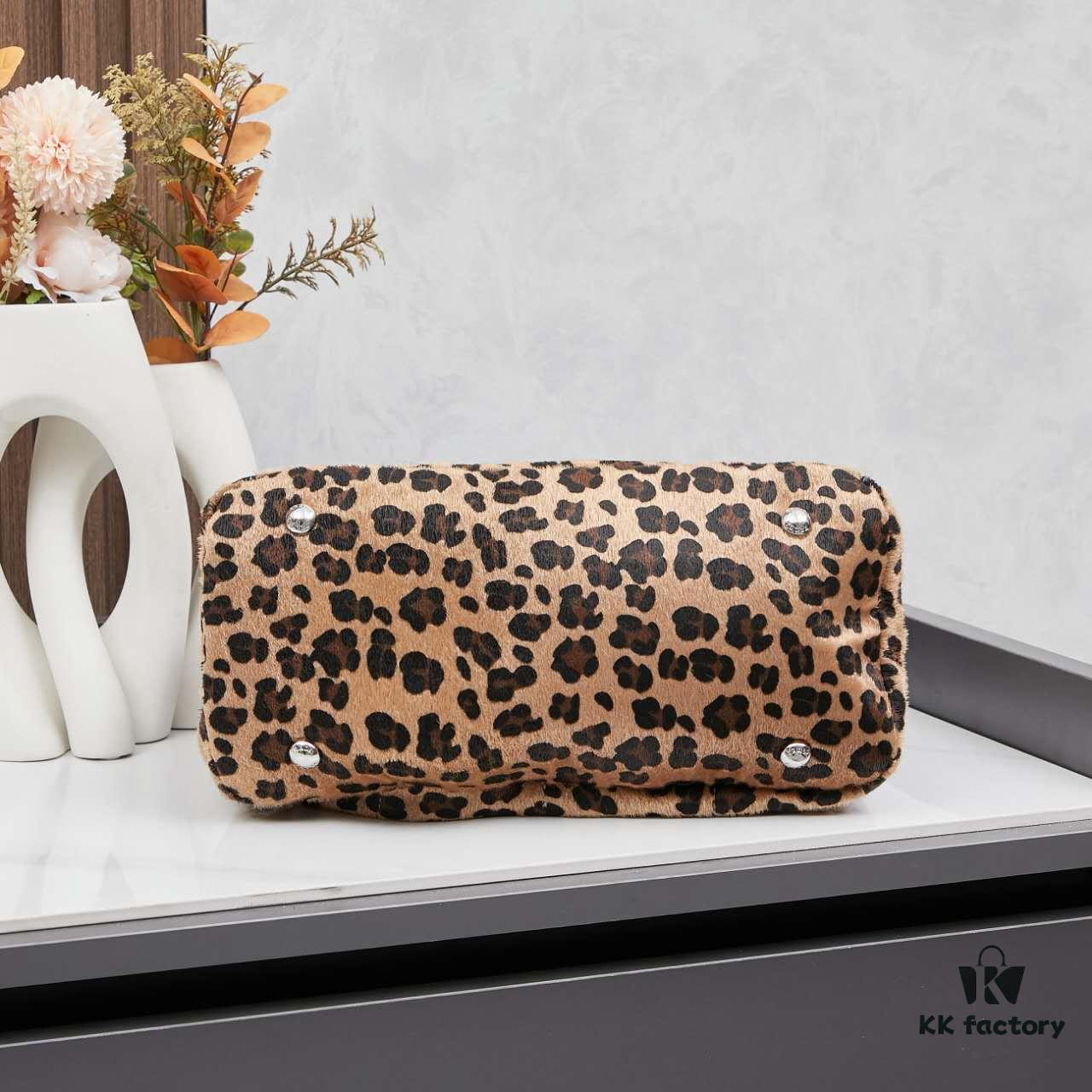 6930c0cd6e68136f4d9af182 Prada Pradasoftlux Leopard Print Killer Bag with High-End Texture