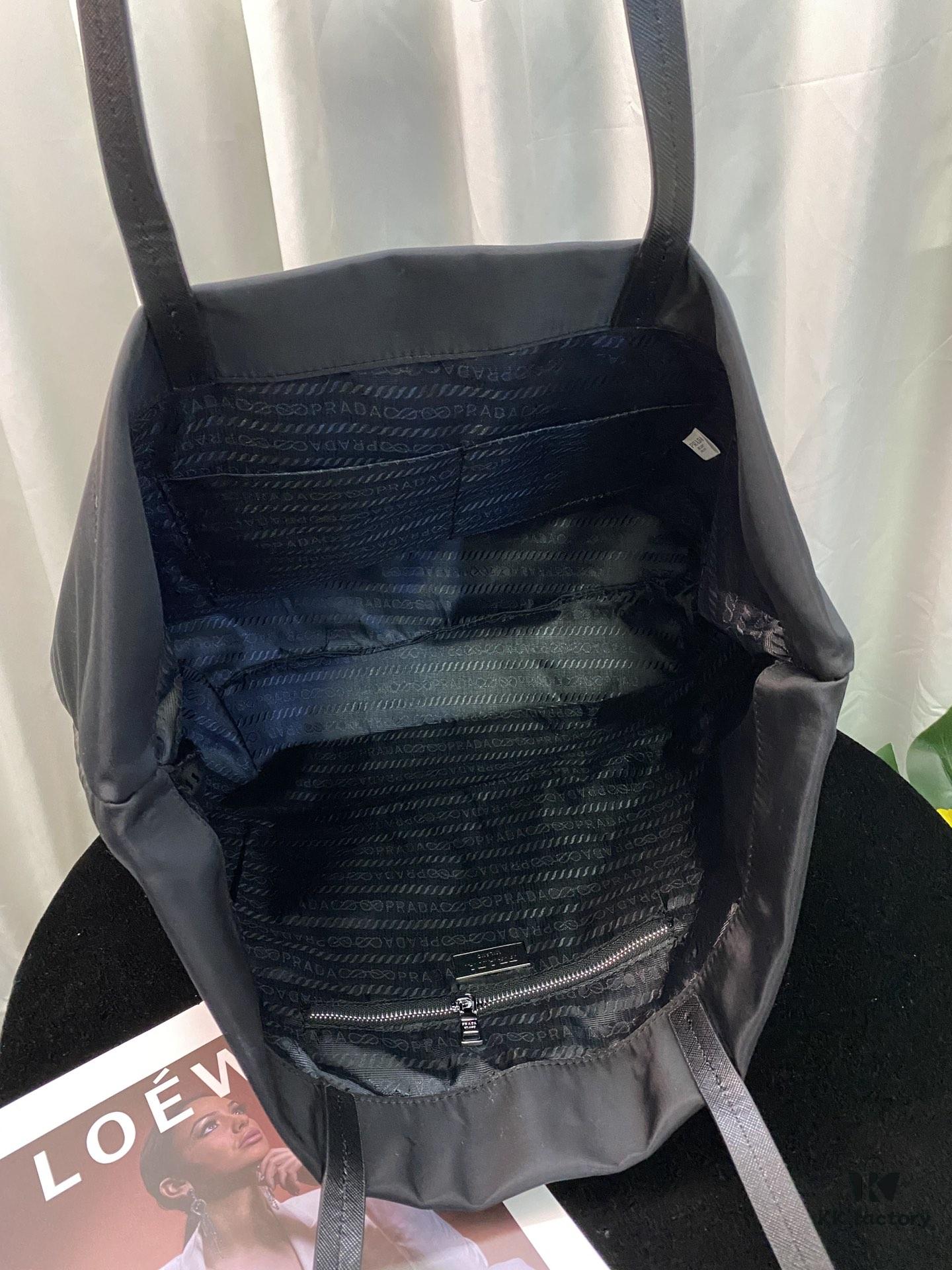 6930c0d86e68136f4d9af197 Prada Shopping Tote