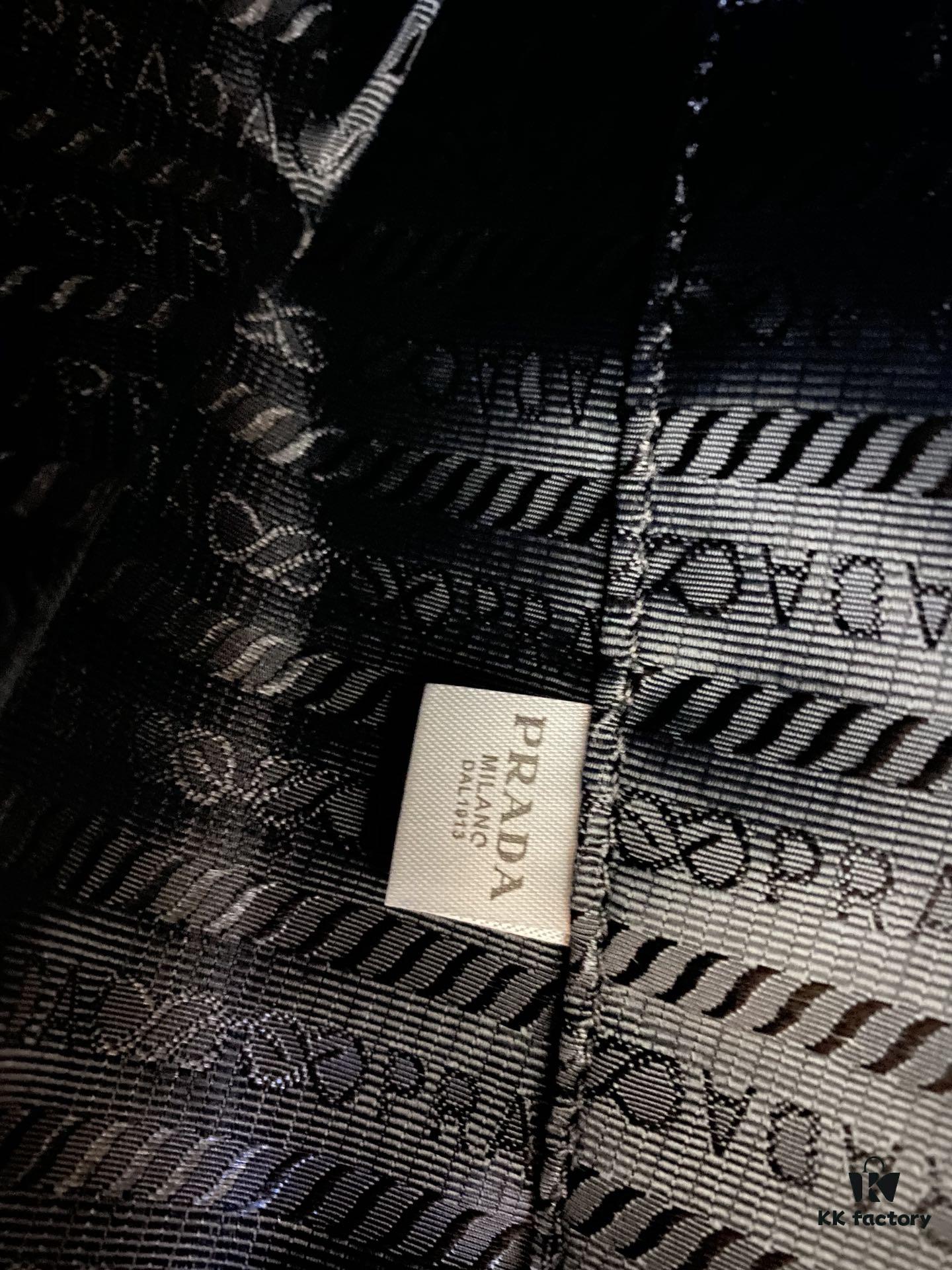 6930c0d96e68136f4d9af19b Prada Shopping Tote