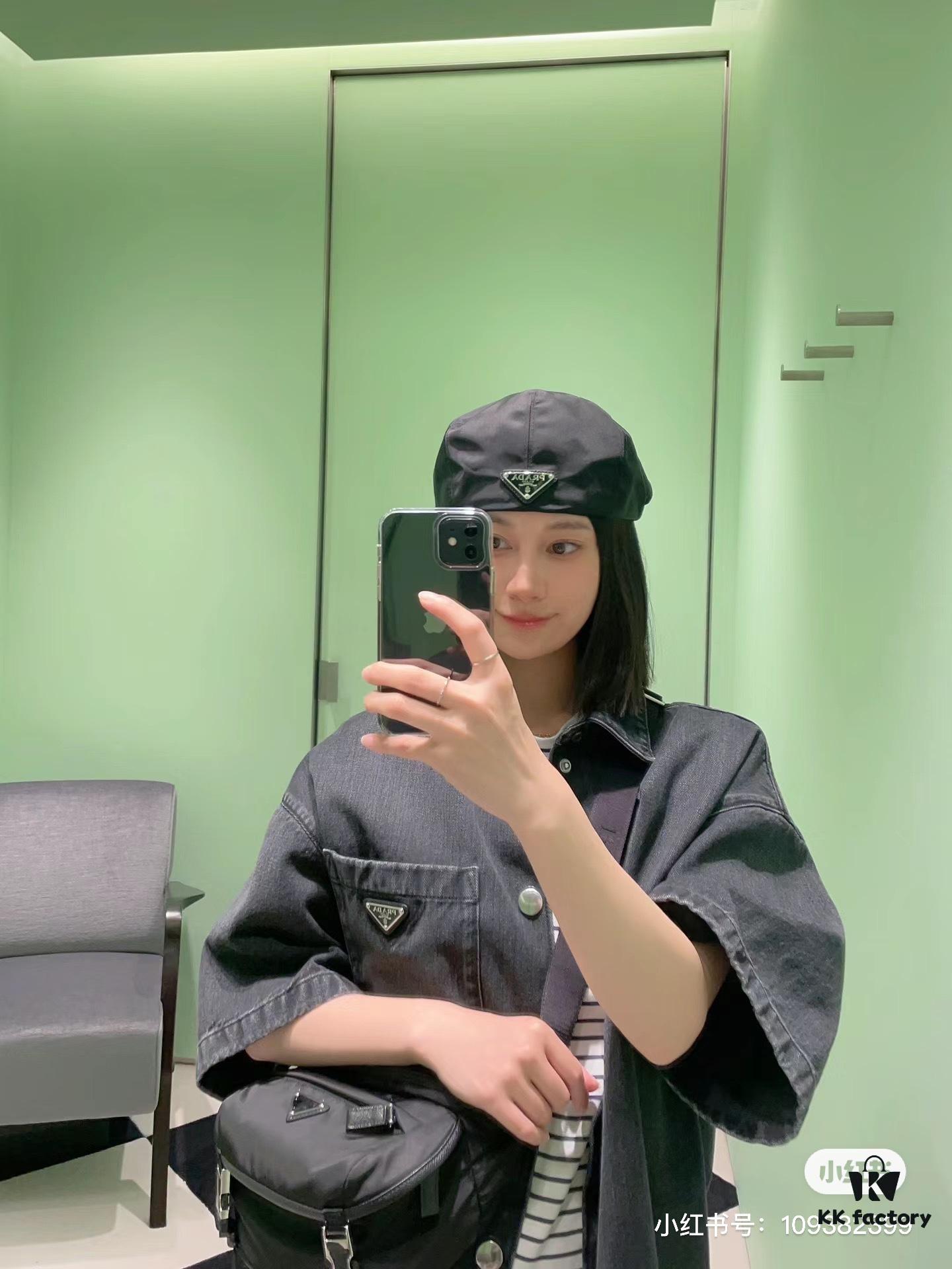 6930c1096e68136f4d9af1e9 PRADA Official Website Version, Real Photo Shoot, Best-Selling Shoulder Crossbody Bag, Original Imported Fabric with Authentic Hardware, Precision Craftsmanship, Original Quality + 175 Contractor, Black Color, Model 991 = Size: W28 x H20 x D15