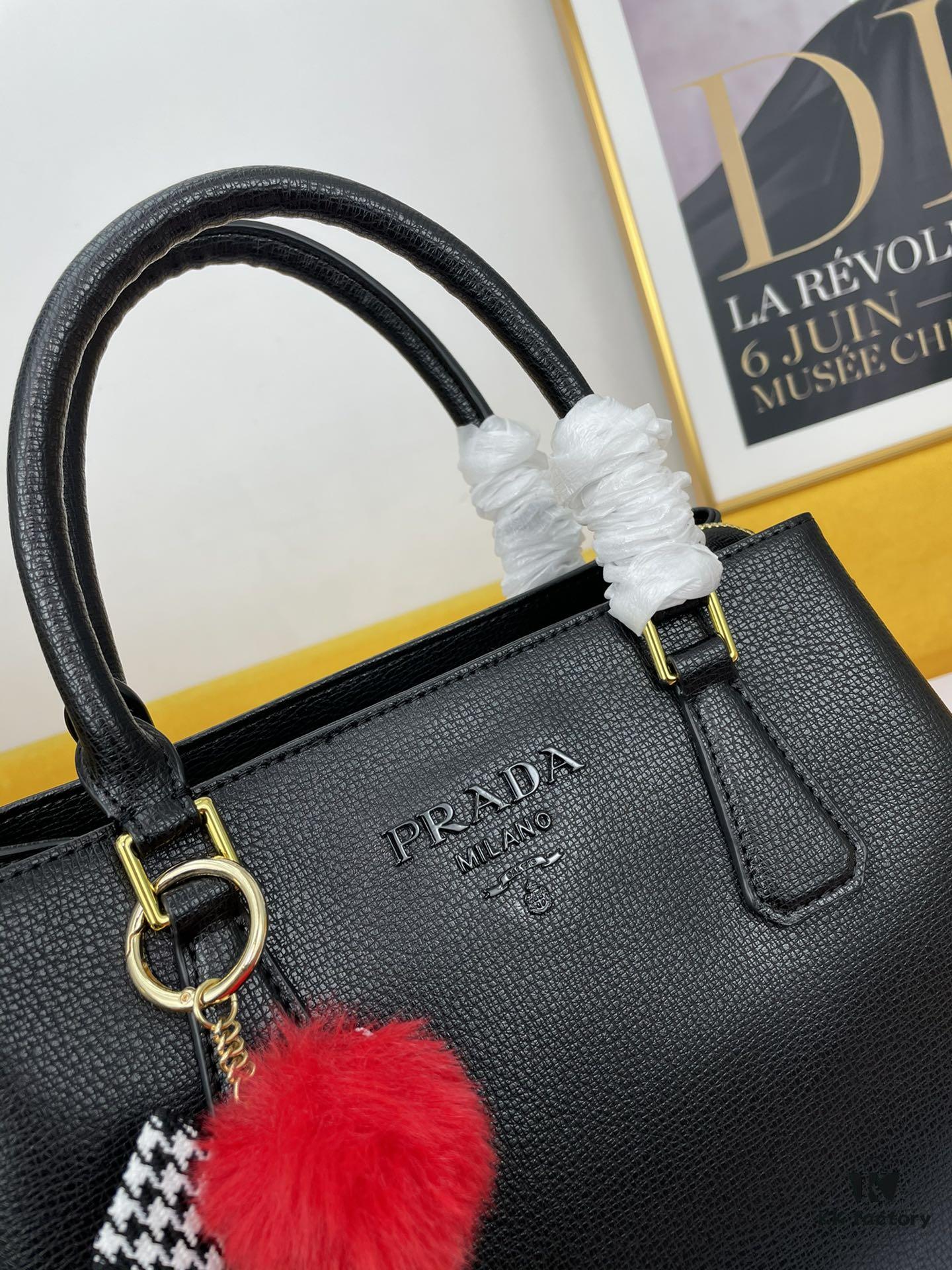 New Arrival 340🔥 Original High Quality🔥 Prada 2020 Mouse Year Edition [Rose] (Free Doll Keychain with Purchase) – Timeless Classic Design, Best-Selling Minimalist Style, Fine Grain Calfskin Leather, Light Gold Hardware, Soft Handle, Wide Strap, Premium Craftsmanship
