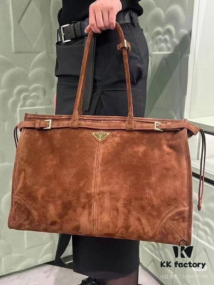 6930c1826e68136f4d9af29a Sanded, size 38x30x12, model number 2452. Prada's recent unboxing joy