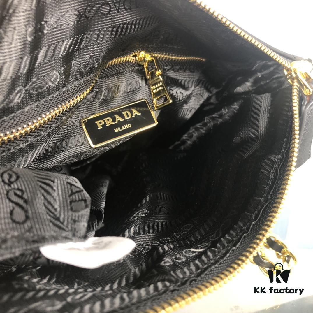 6930c1af6e68136f4d9af2cb PRADA Vintage Chain Bag - Retro Style, Original Parachute Fabric, Authentic Hardware, Versatile Fashion Accessory
