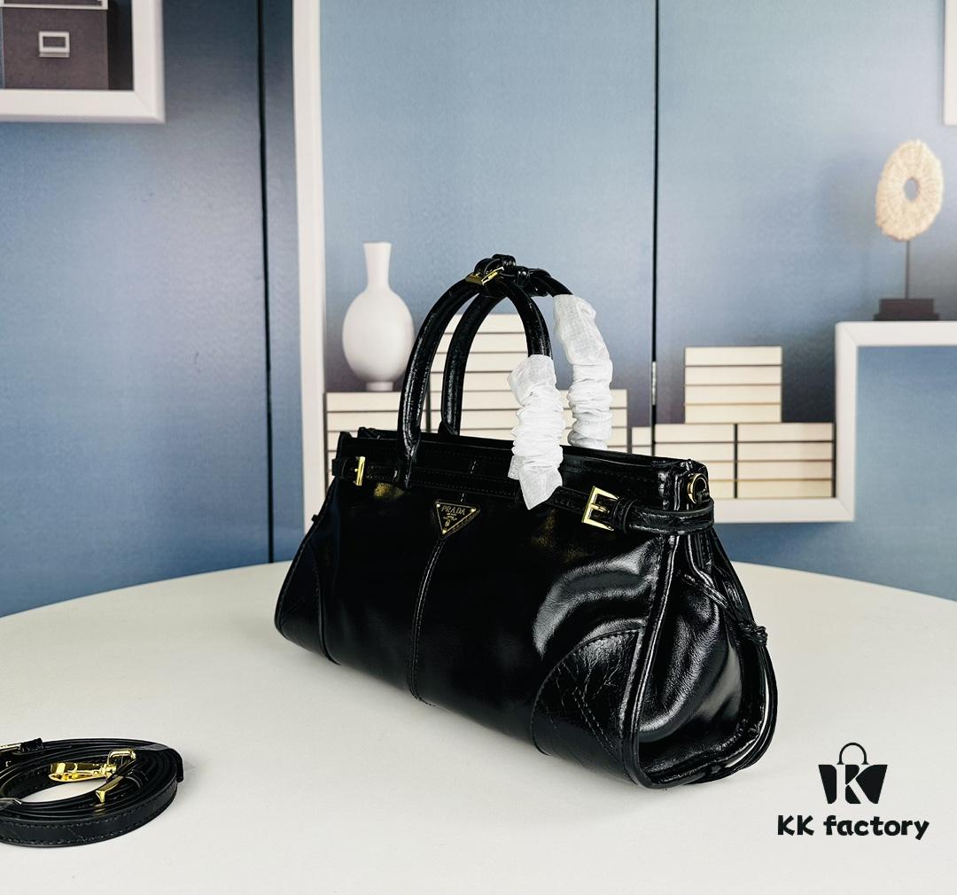 6930c2ed6e68136f4d9af495 PRADA New Arrival Vintage Style Black Wax Leather Tote Bag
