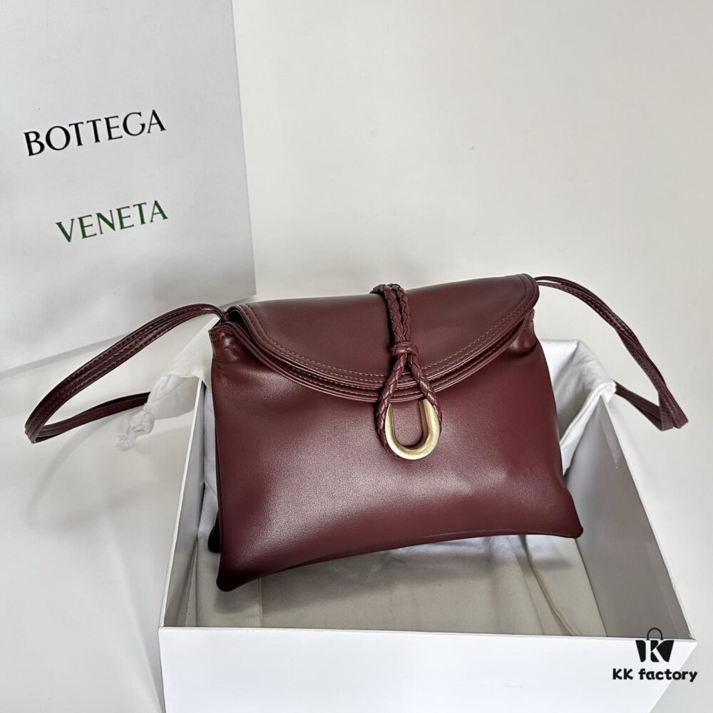 6930c3376e68136f4d9af52b BV | New Arrival Medium Liberta Flap Crossbody & Handheld Bag